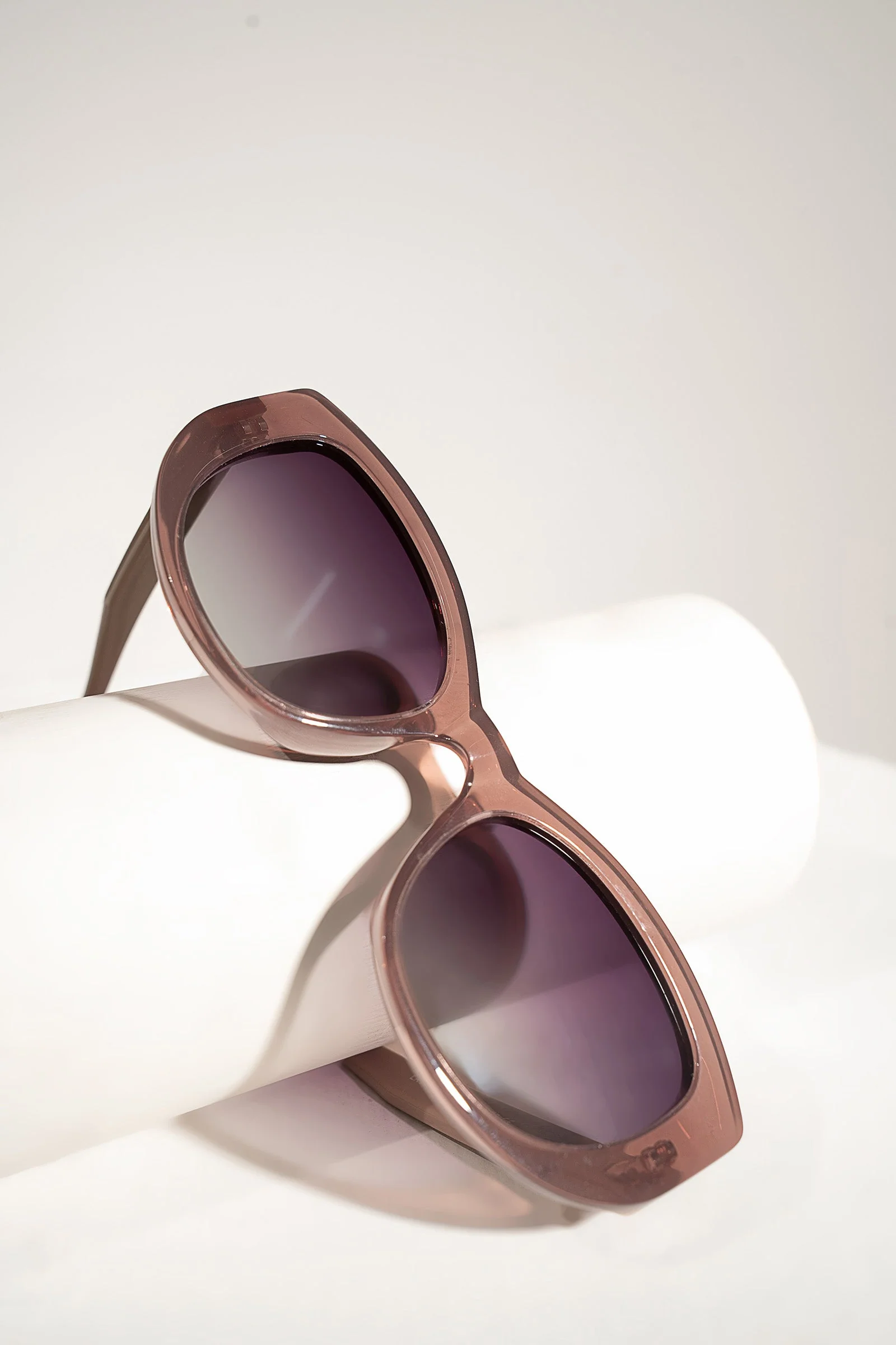 Cat Eye Oval Sunglasses - Image 3