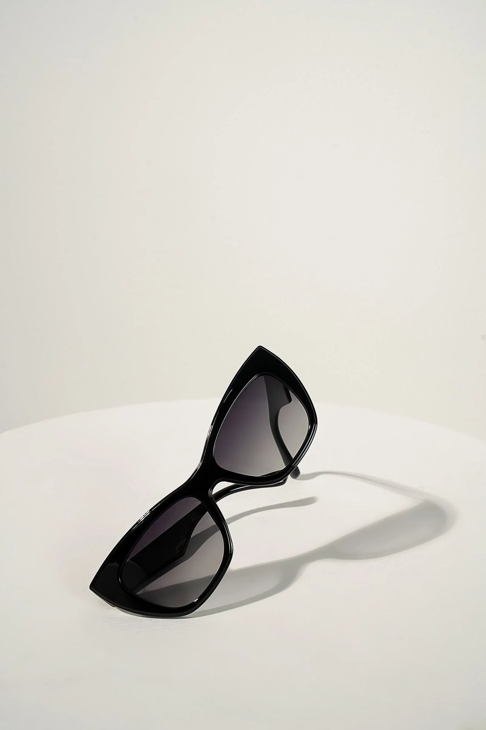 Cat Eye Sunglasses - Image 3