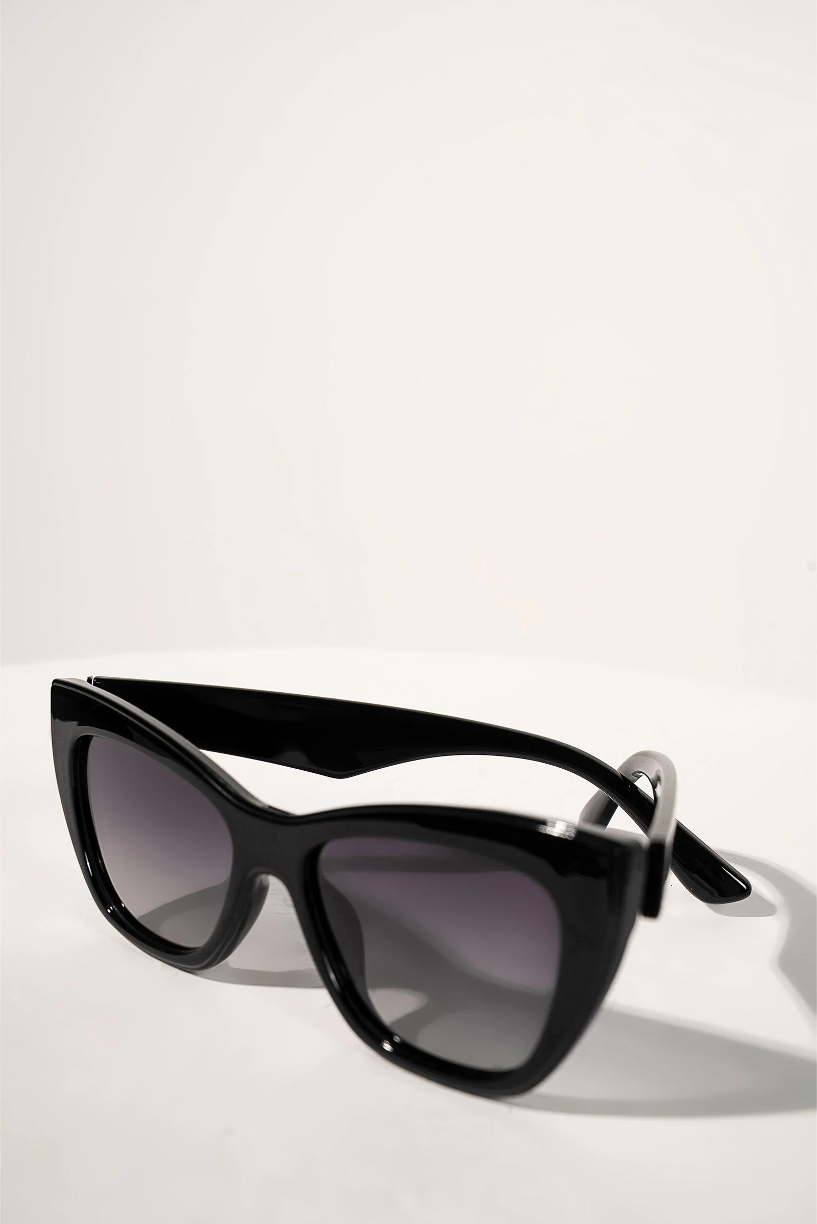 Cat Eye Sunglasses - Image 4