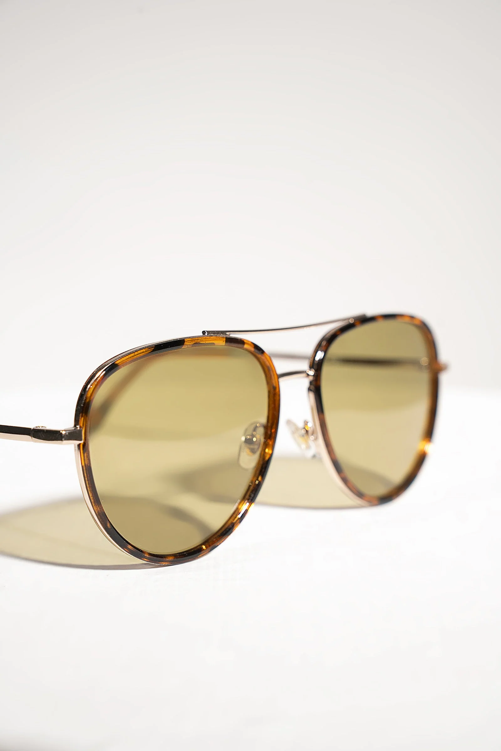 Classic Aviator Sunglasses - Image 4