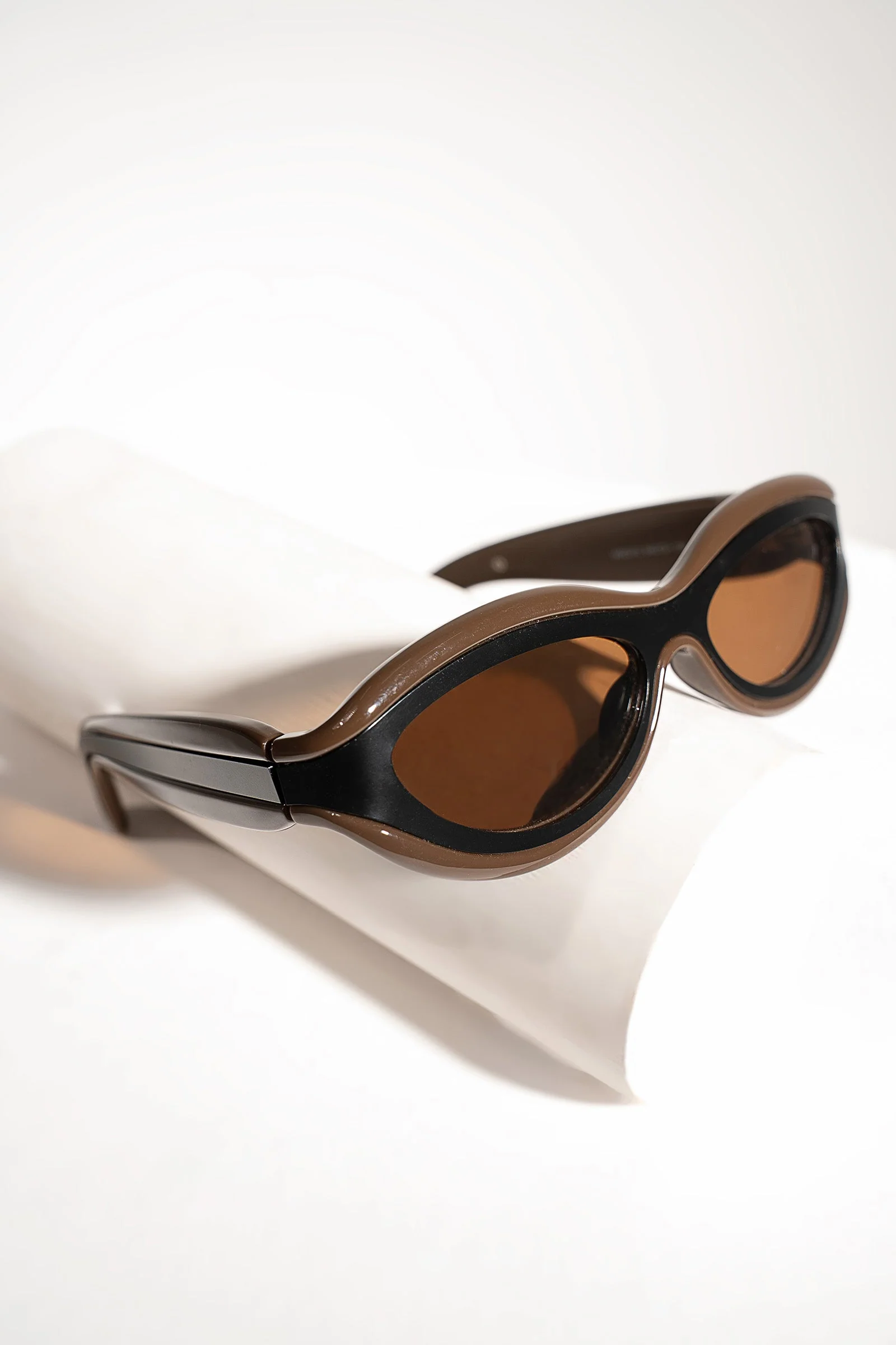Two-Tone Cat Eye Sunglasses - Image 3
