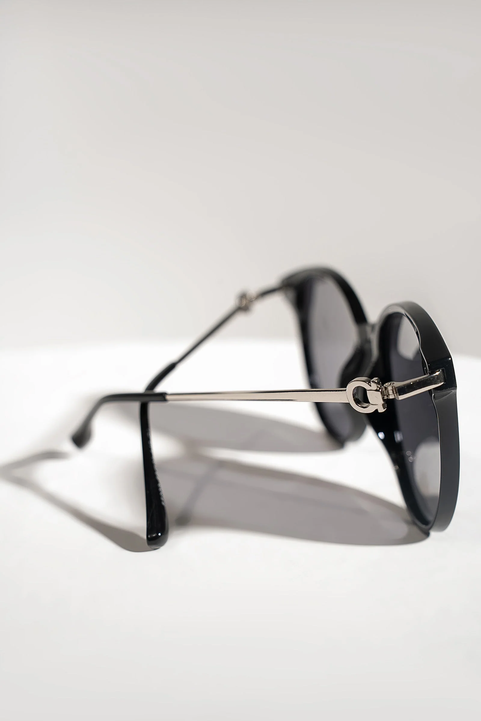 Vintage Round Sunglasses - Image 3