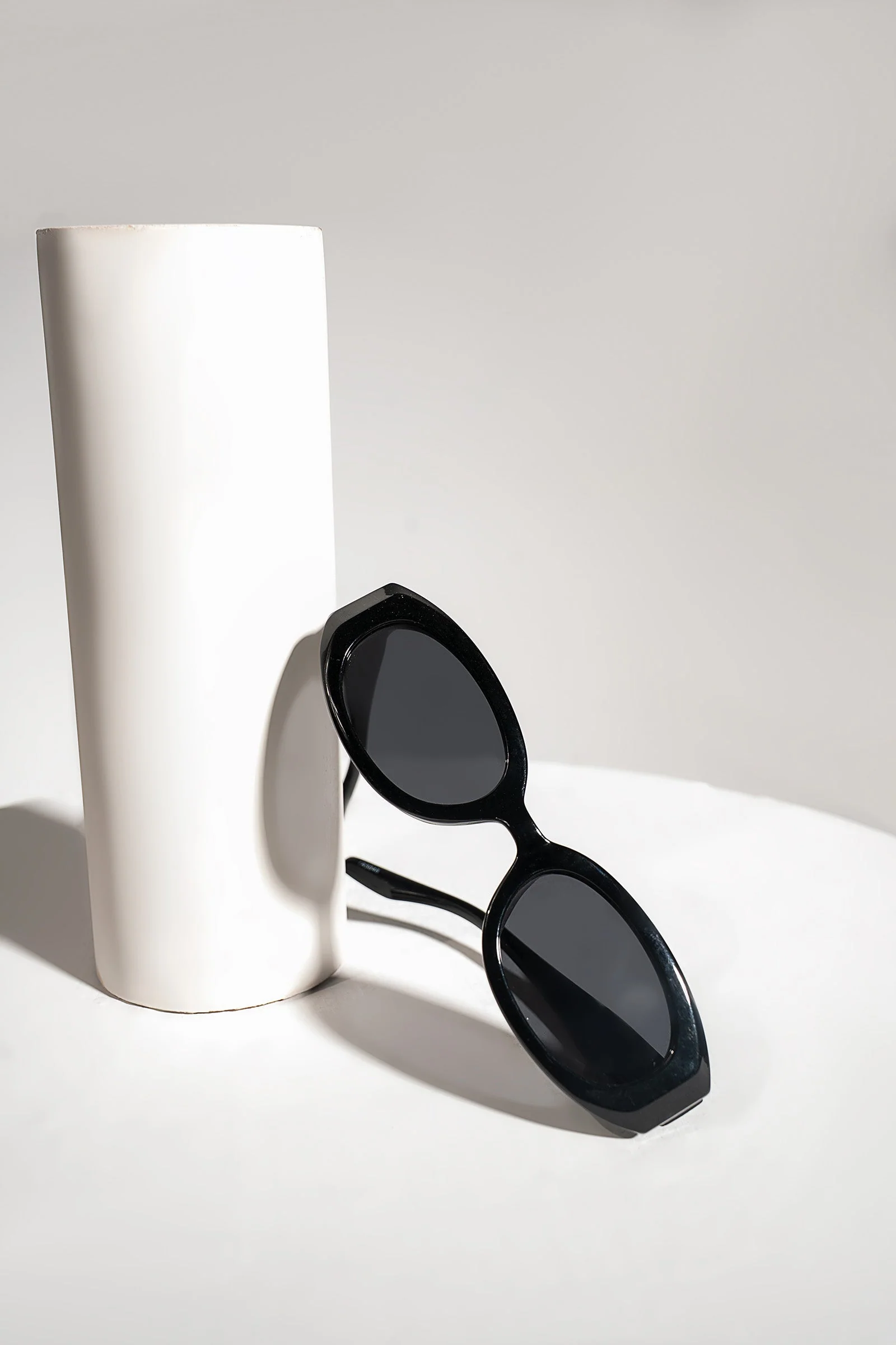 Minimal Oval Sunglasses - Image 3