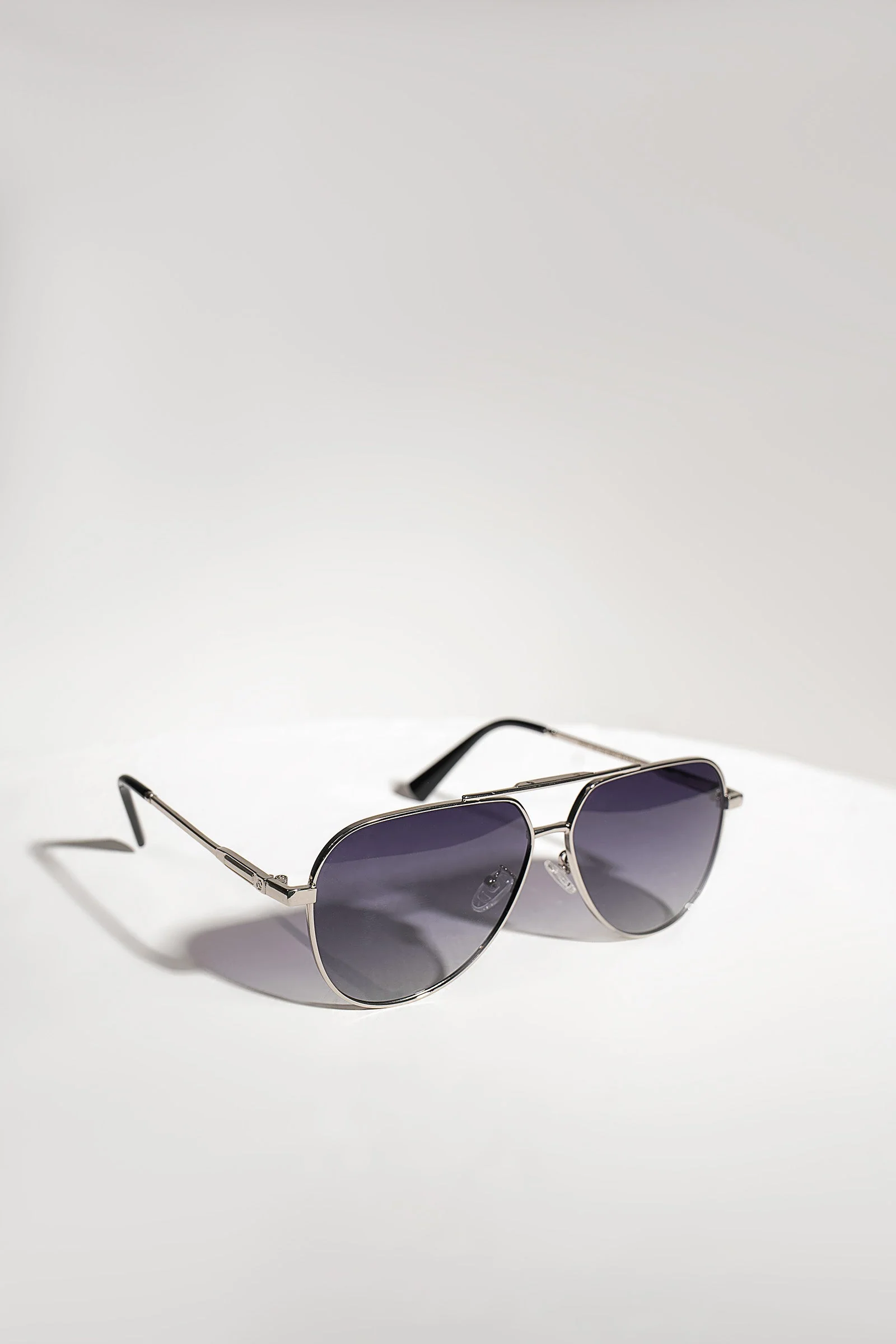Retro Navigator Sunglasses - Image 2