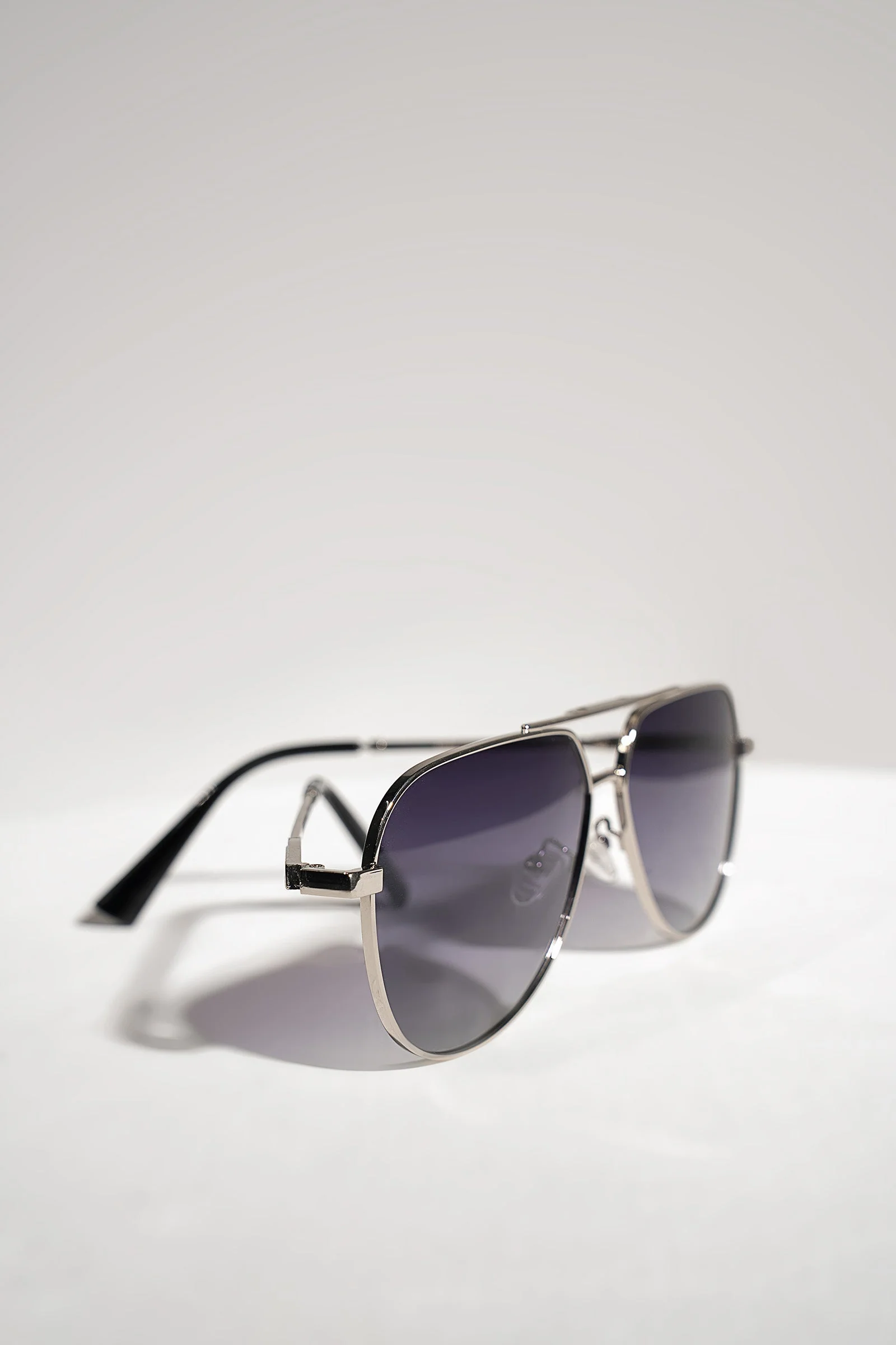 Retro Navigator Sunglasses - Image 3