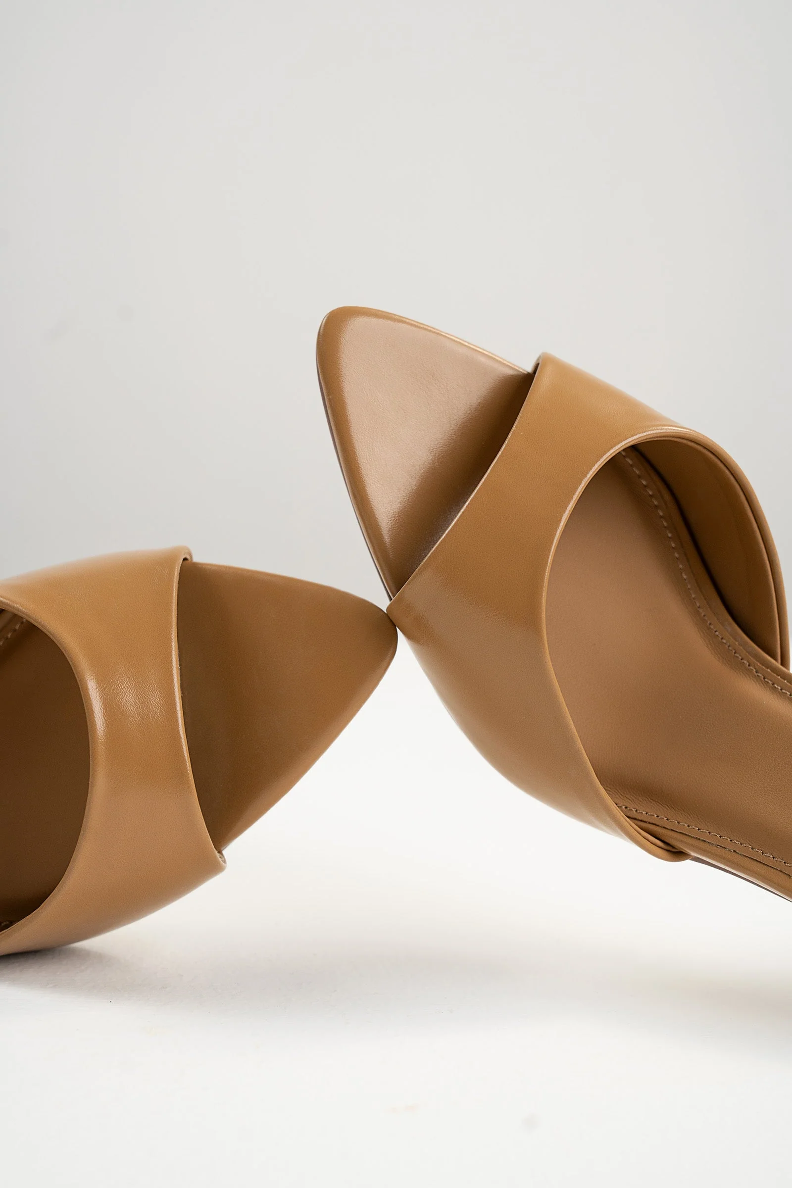 Ocon Pointed Heels - Image 2
