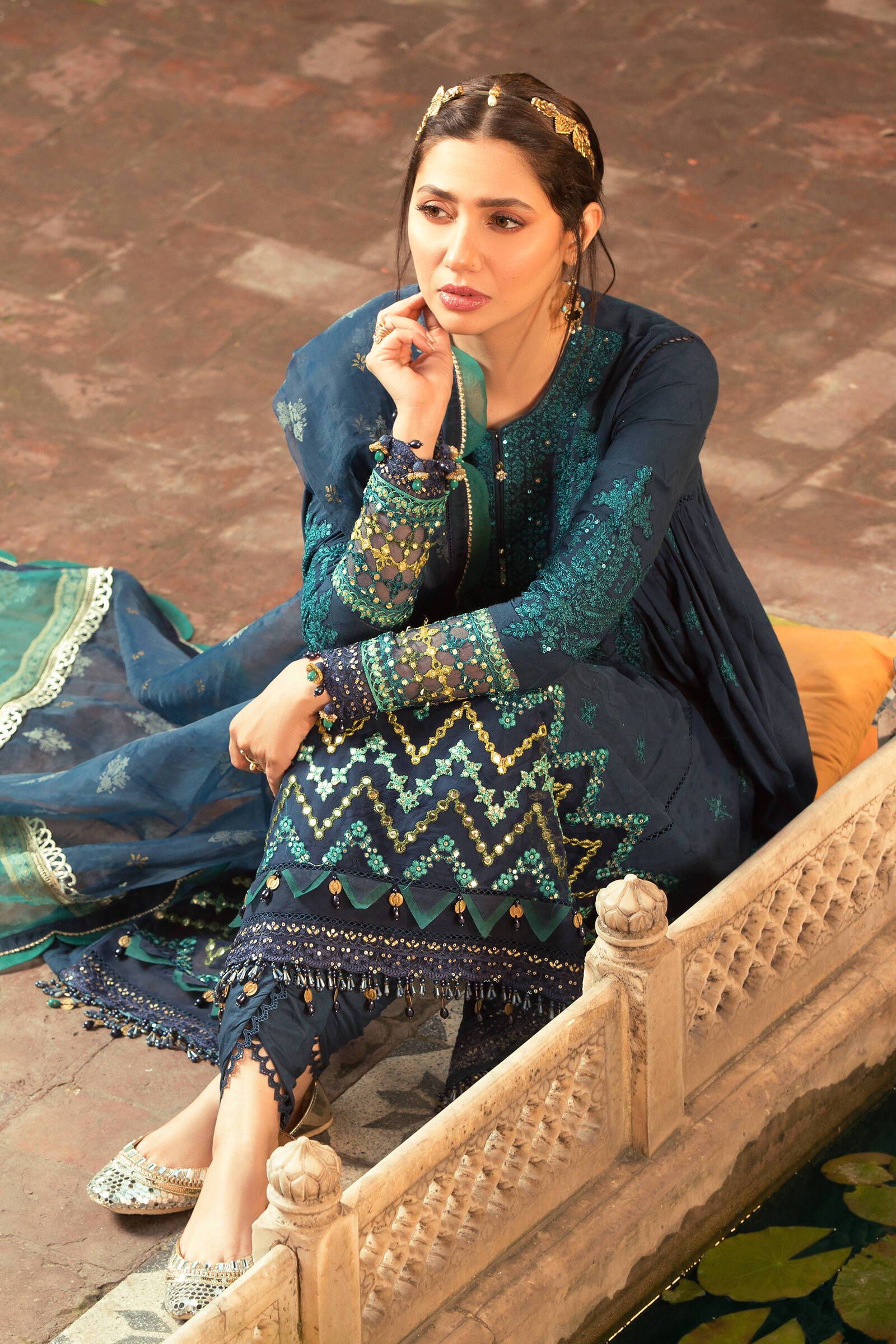 Unstitched Lawn D-2215-B - Image 2