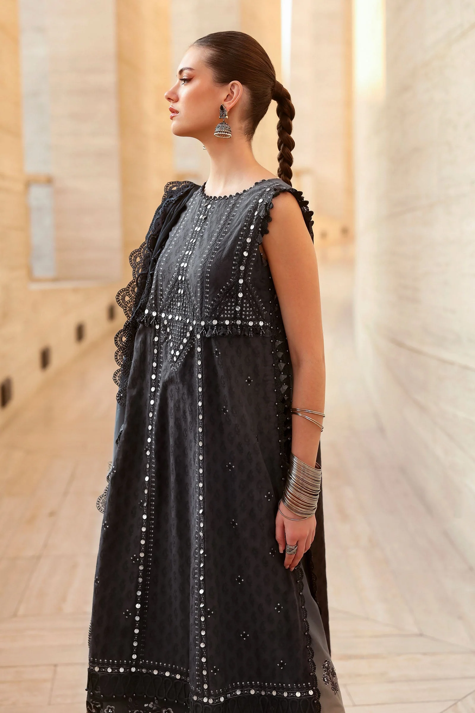 3 Piece Unstitched Embroidered Jacquard Lawn Suit - Image 4