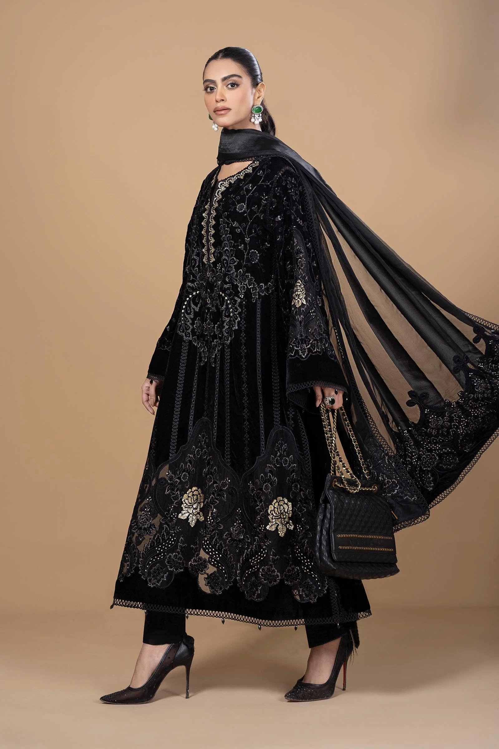 Suit Black & Gold DLS-1111 - Image 4