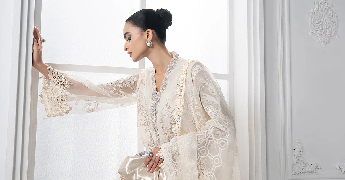 3 Piece Embroidered Organza Suit | DS-2506-A - Image 9
