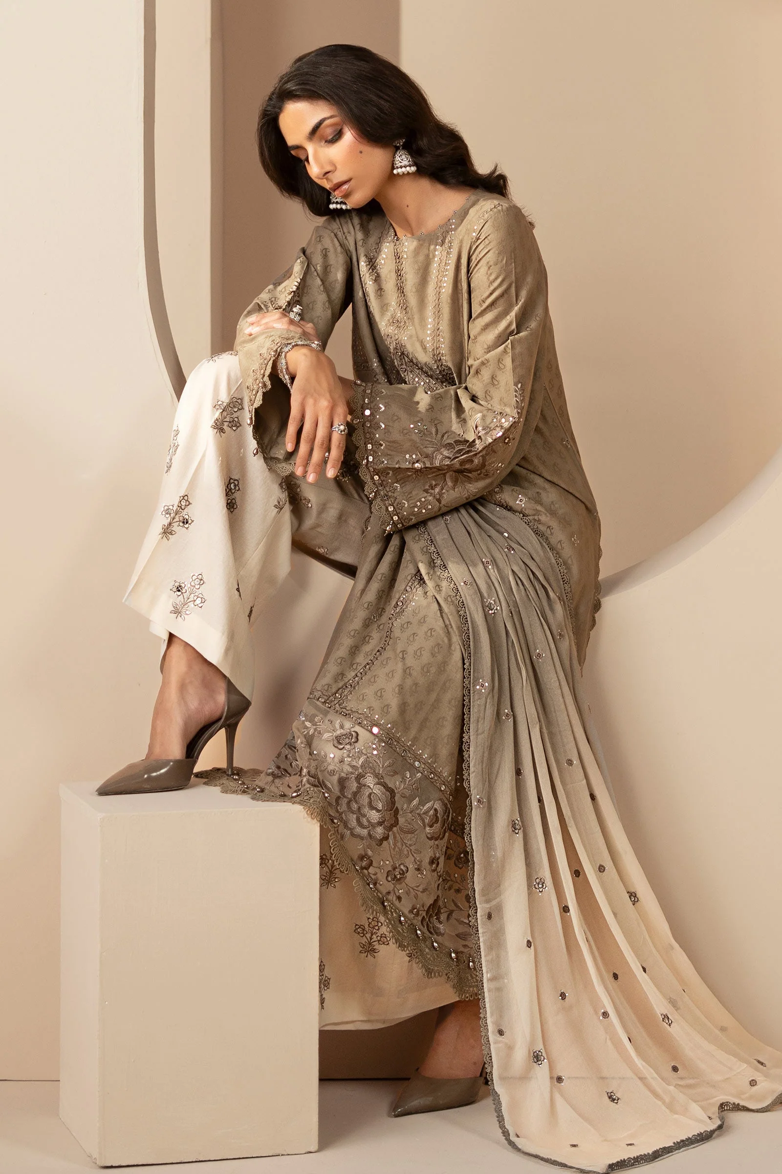 3 Piece Embroidered Jacquard Lawn Suit - Image 3