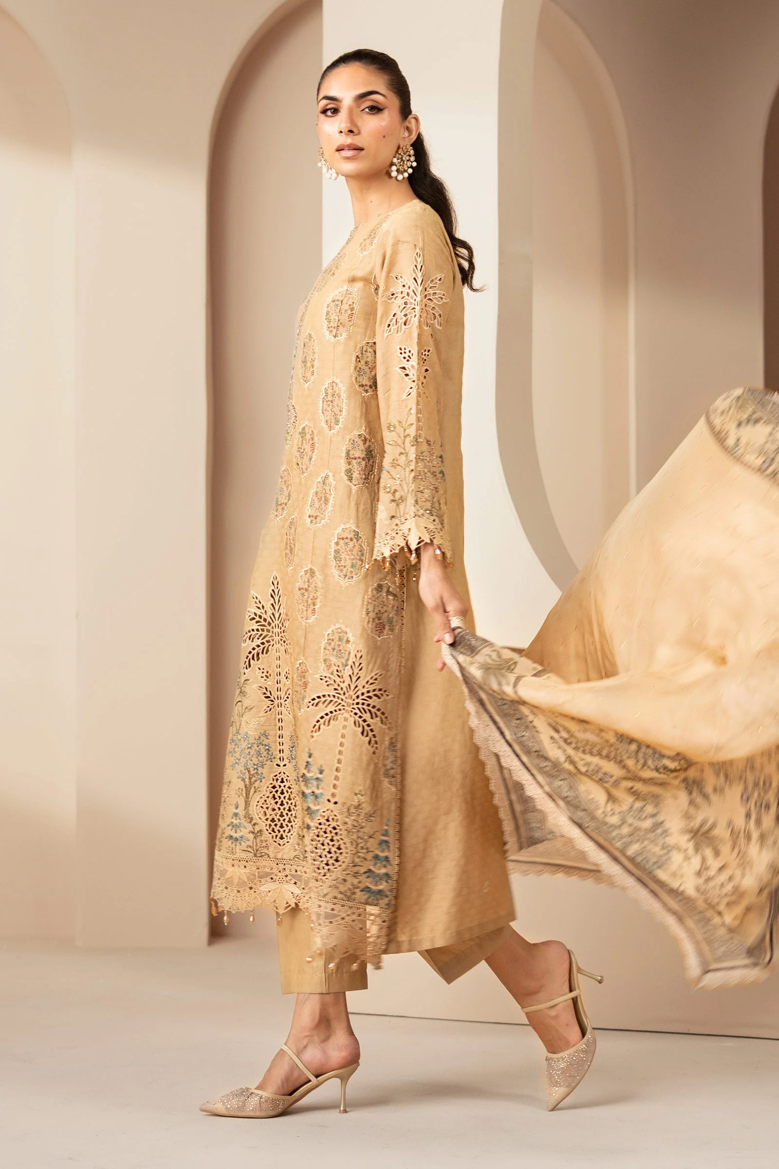 3 Piece Embroidered Jacquard Lawn Suit - Image 3
