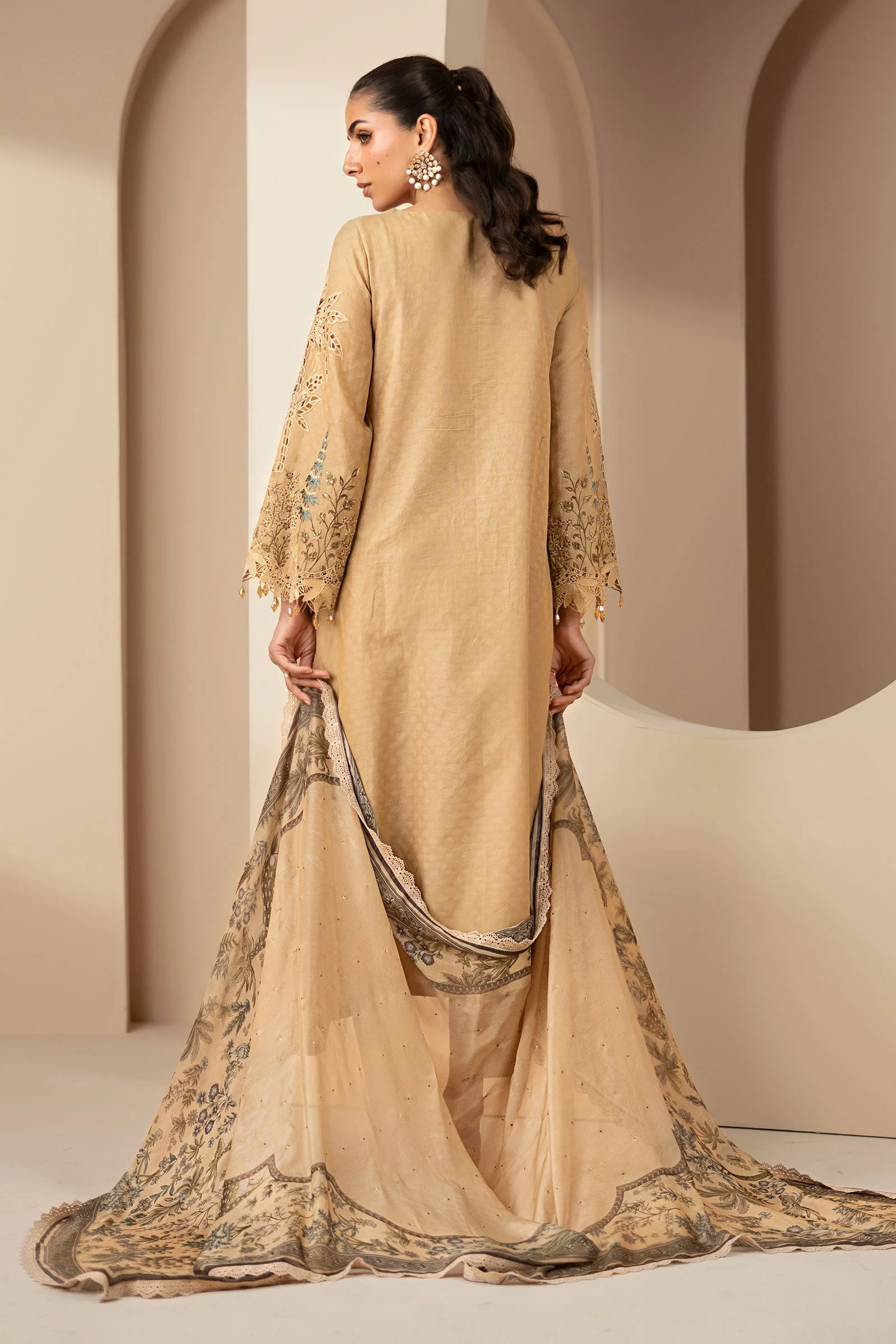 3 Piece Embroidered Jacquard Lawn Suit - Image 4