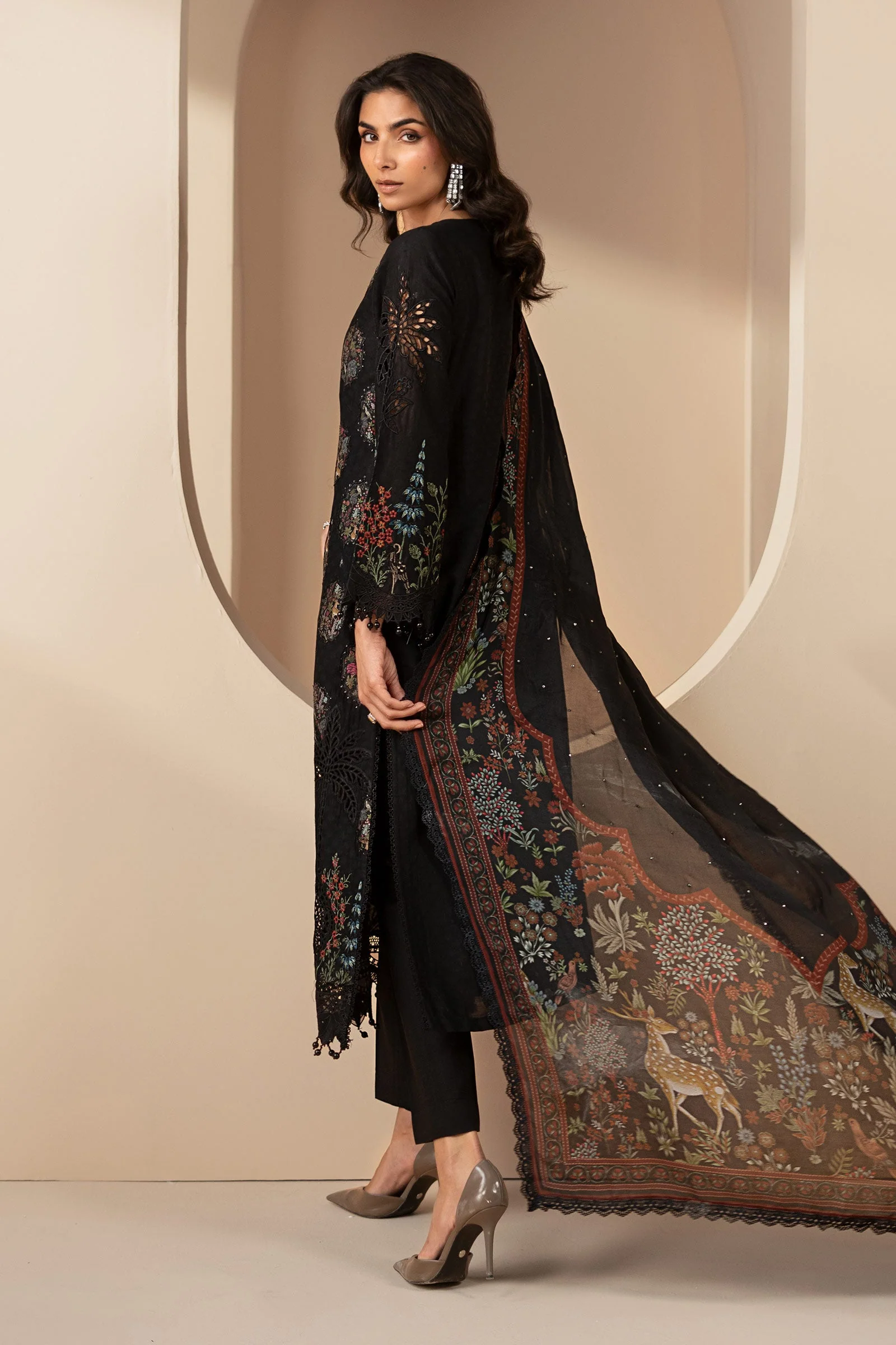 3 Piece Embroidered Jacquard Lawn Suit - Image 3