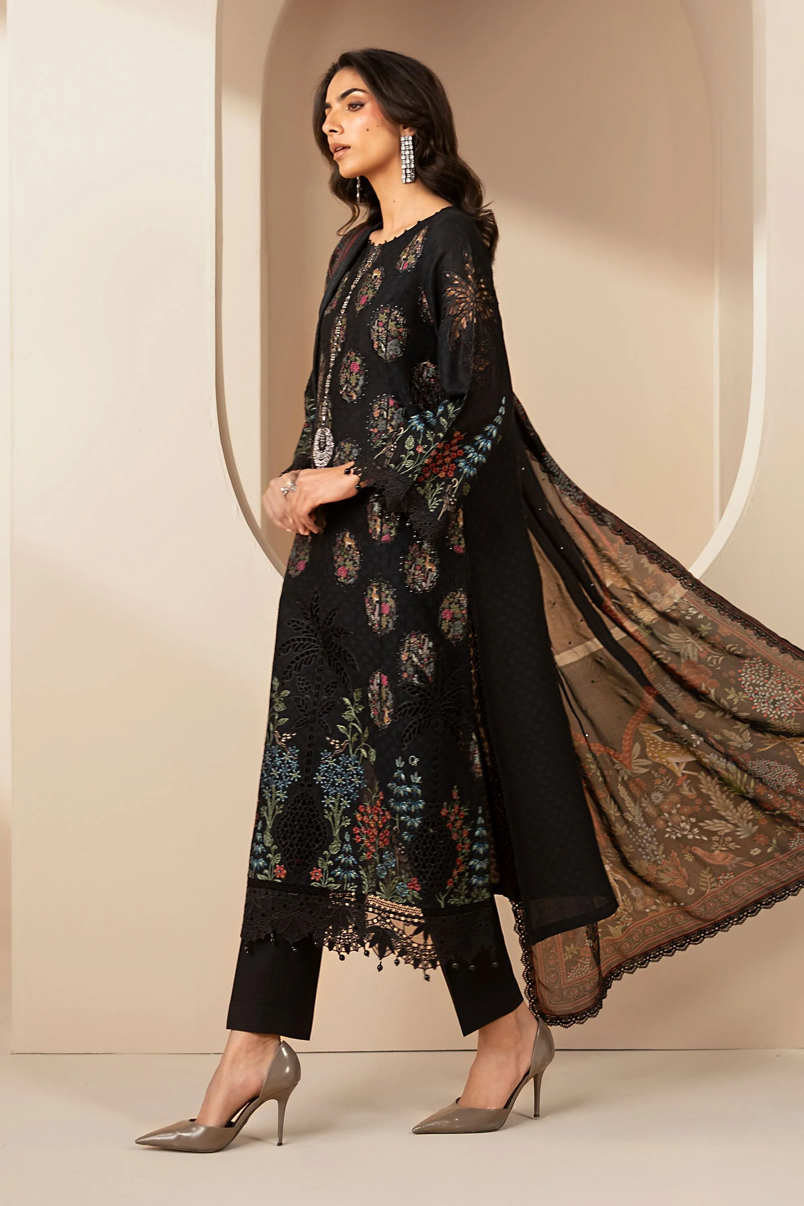 3 Piece Embroidered Jacquard Lawn Suit - Image 4