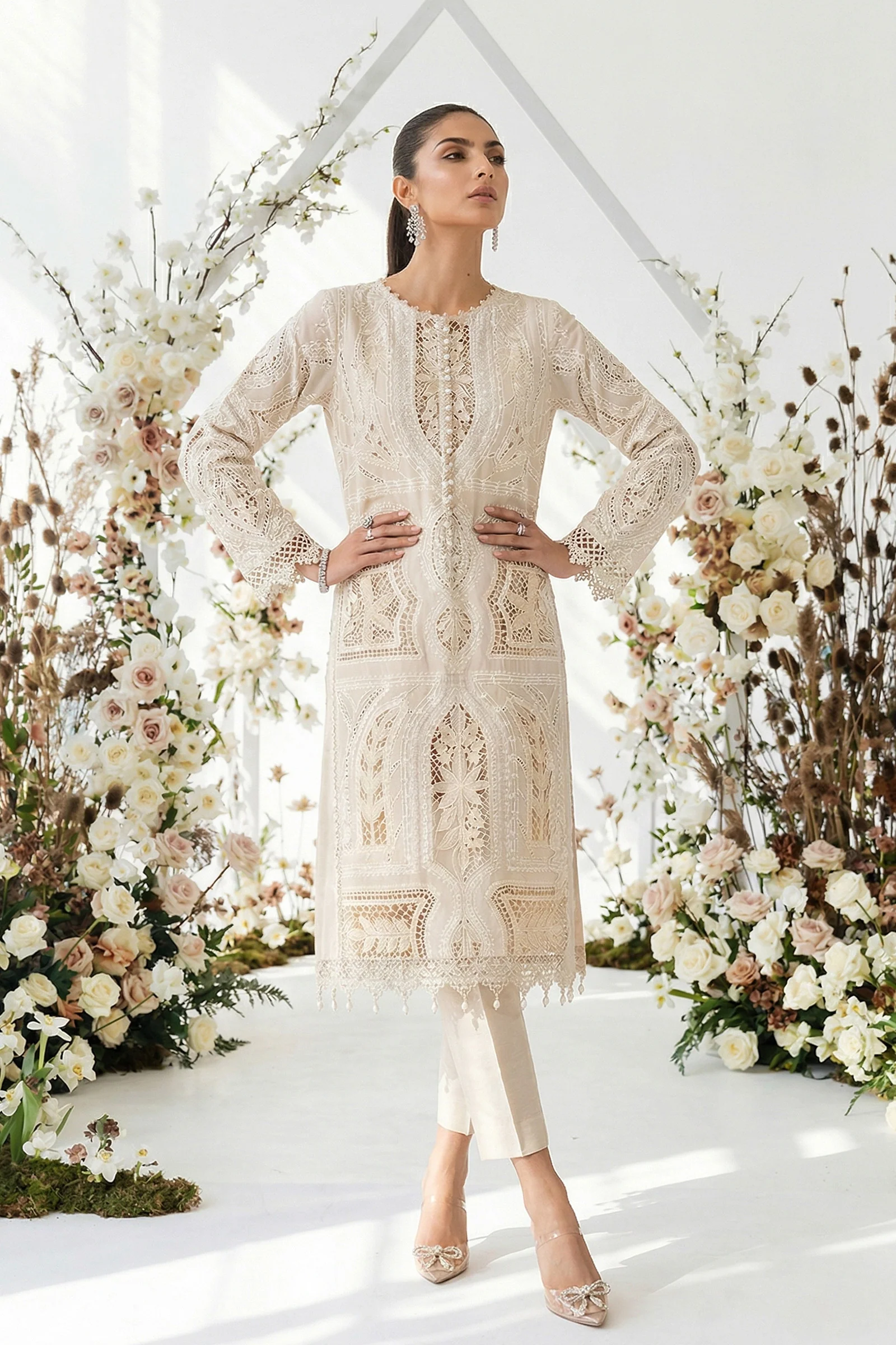 3 Piece Embroidered Lawn Suit - Image 2