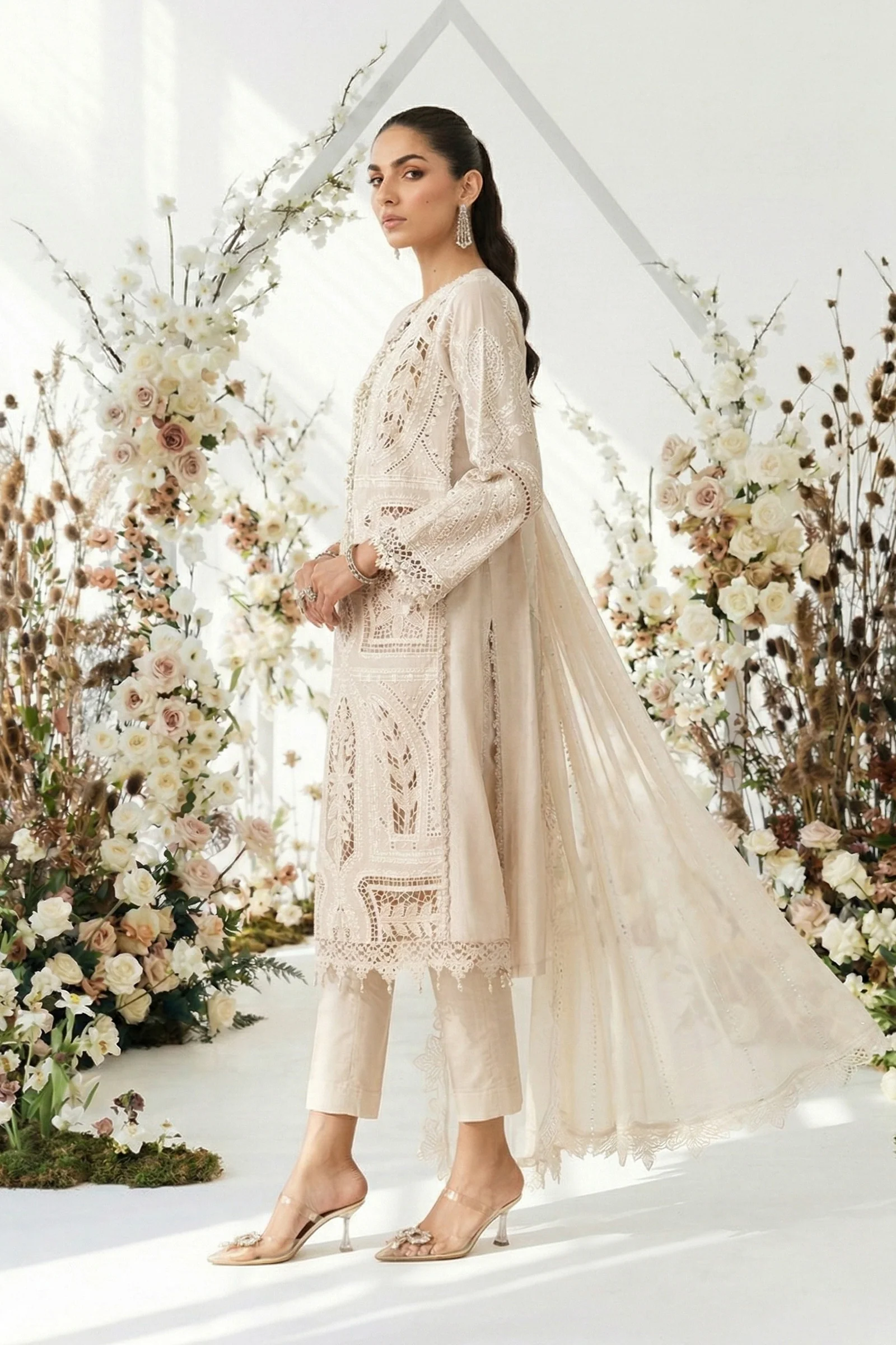 3 Piece Embroidered Lawn Suit - Image 3