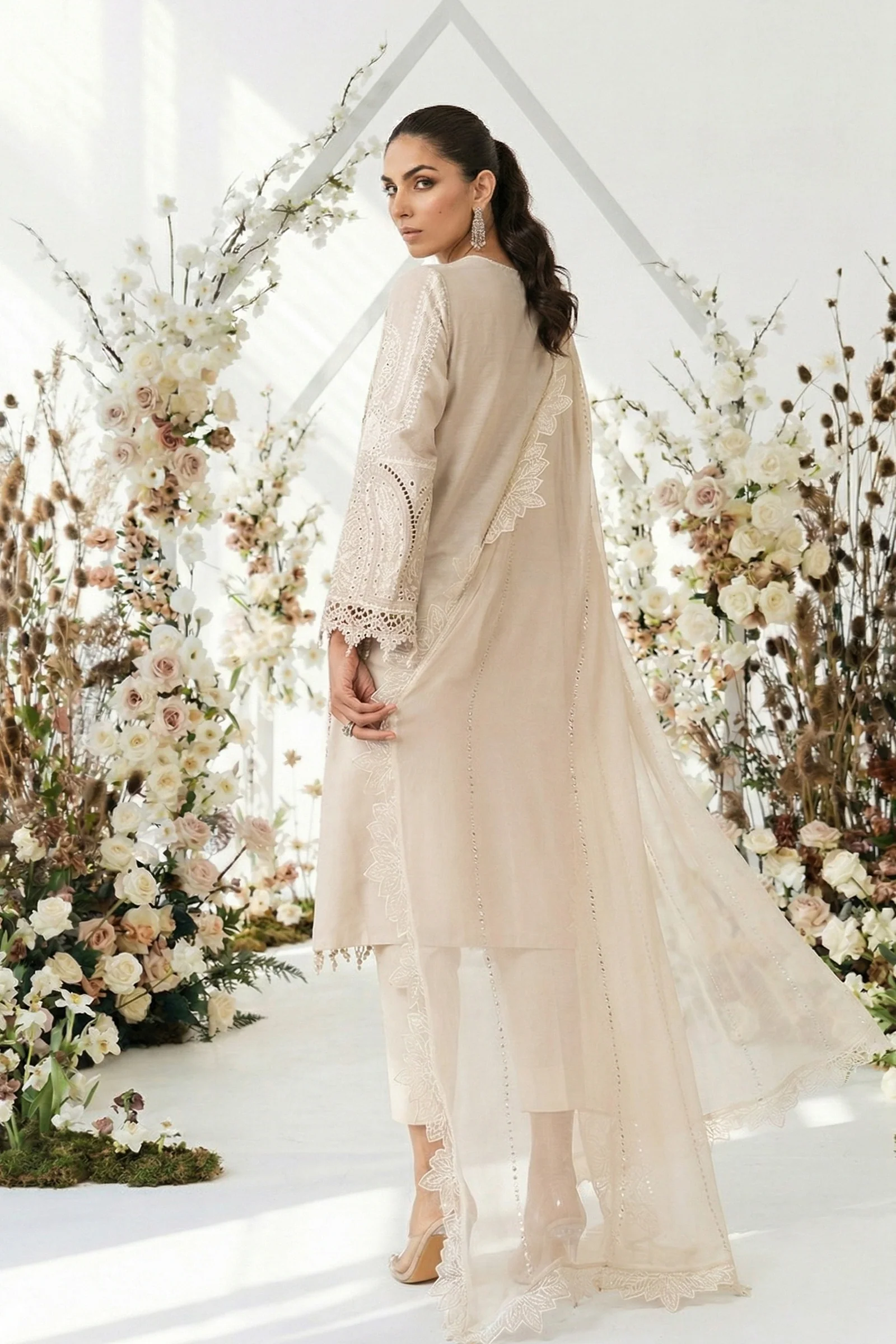 3 Piece Embroidered Lawn Suit - Image 4