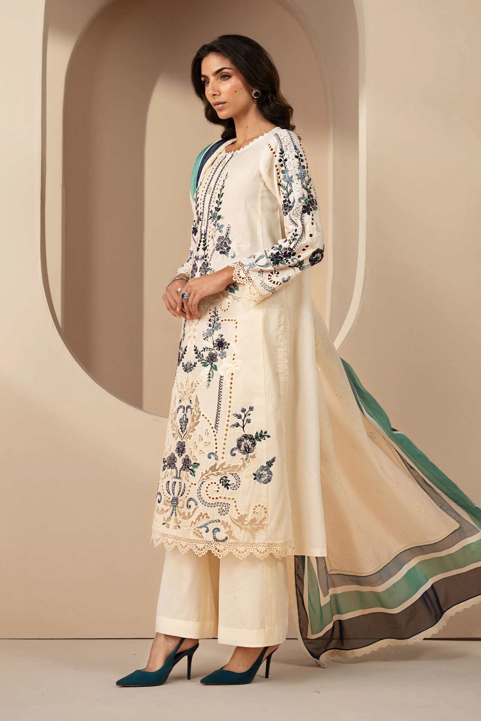 3 Piece Embroidered Jacquard Lawn Suit - Image 3