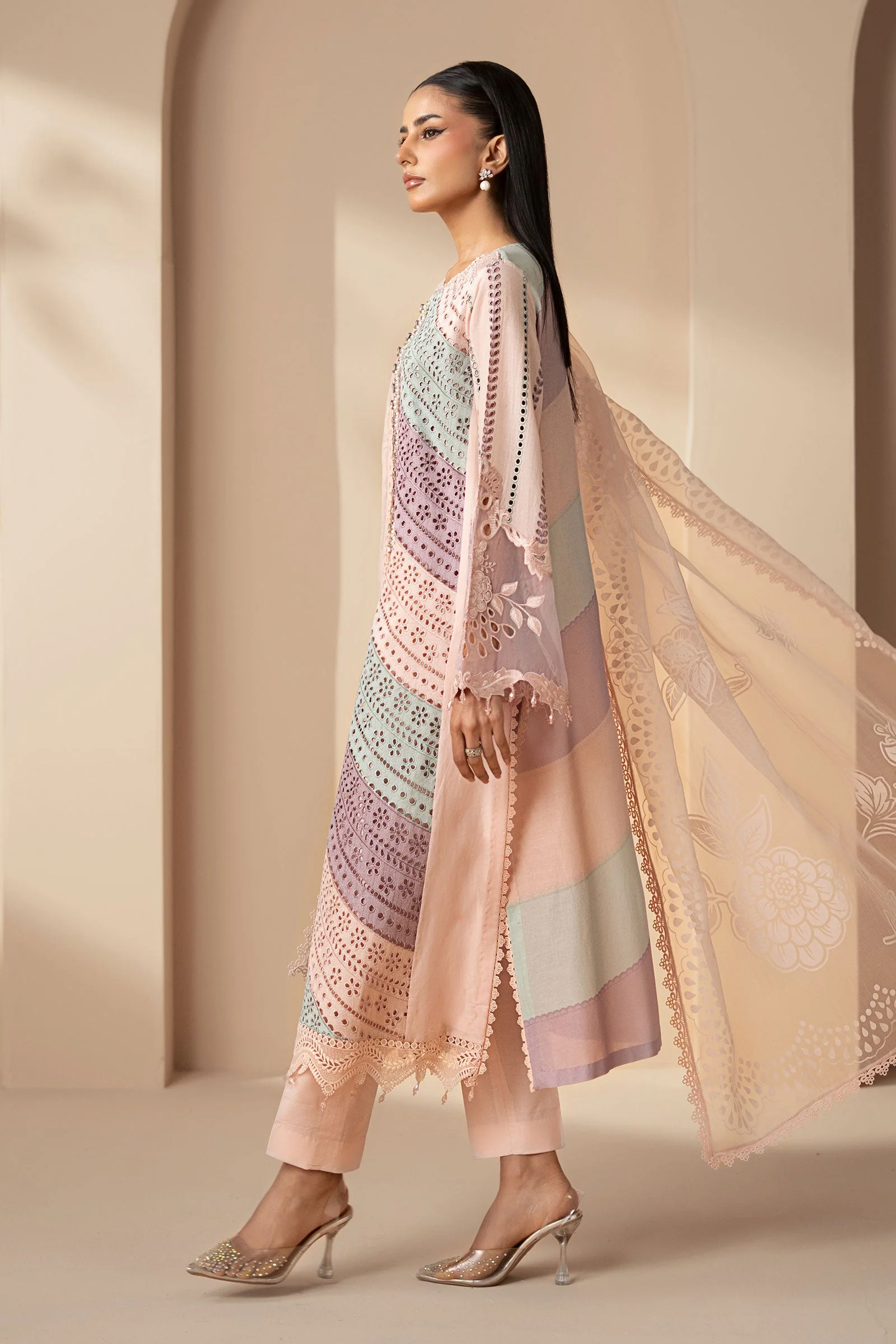 3 Piece Embroidered Lawn Suit - Image 3