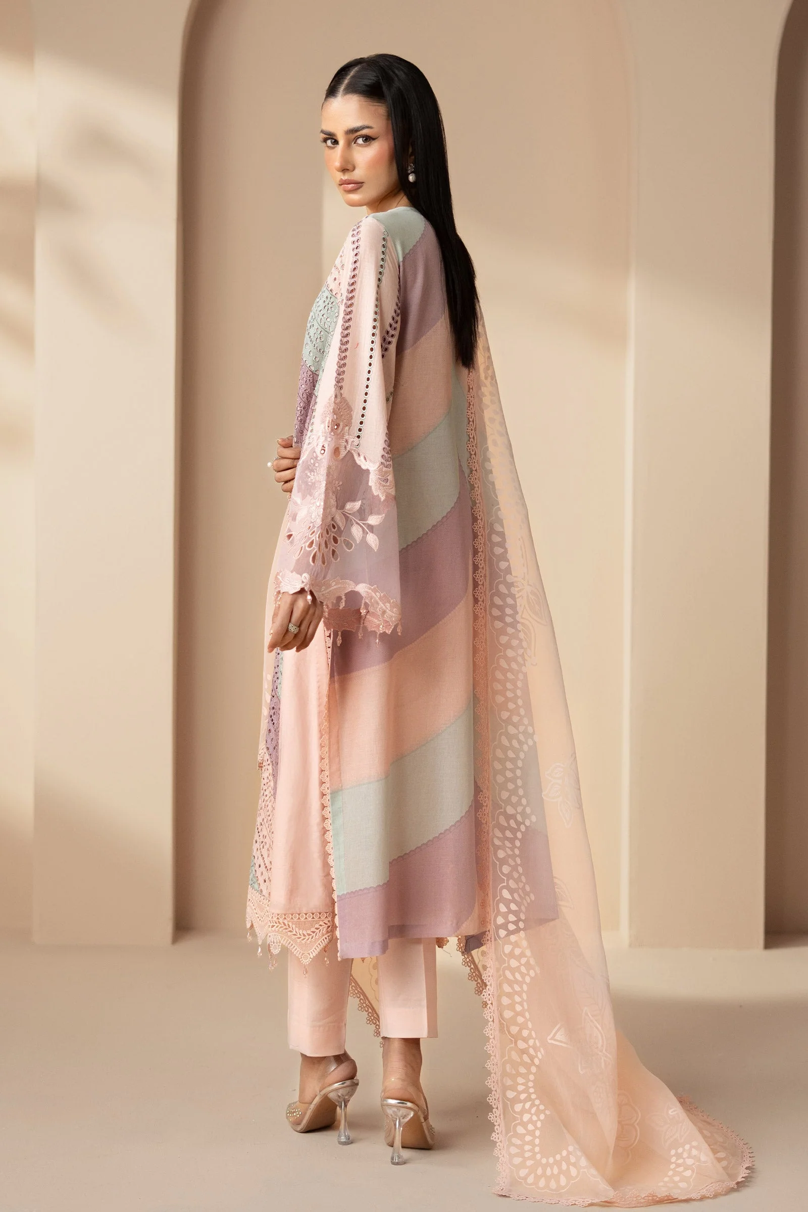 3 Piece Embroidered Lawn Suit - Image 4