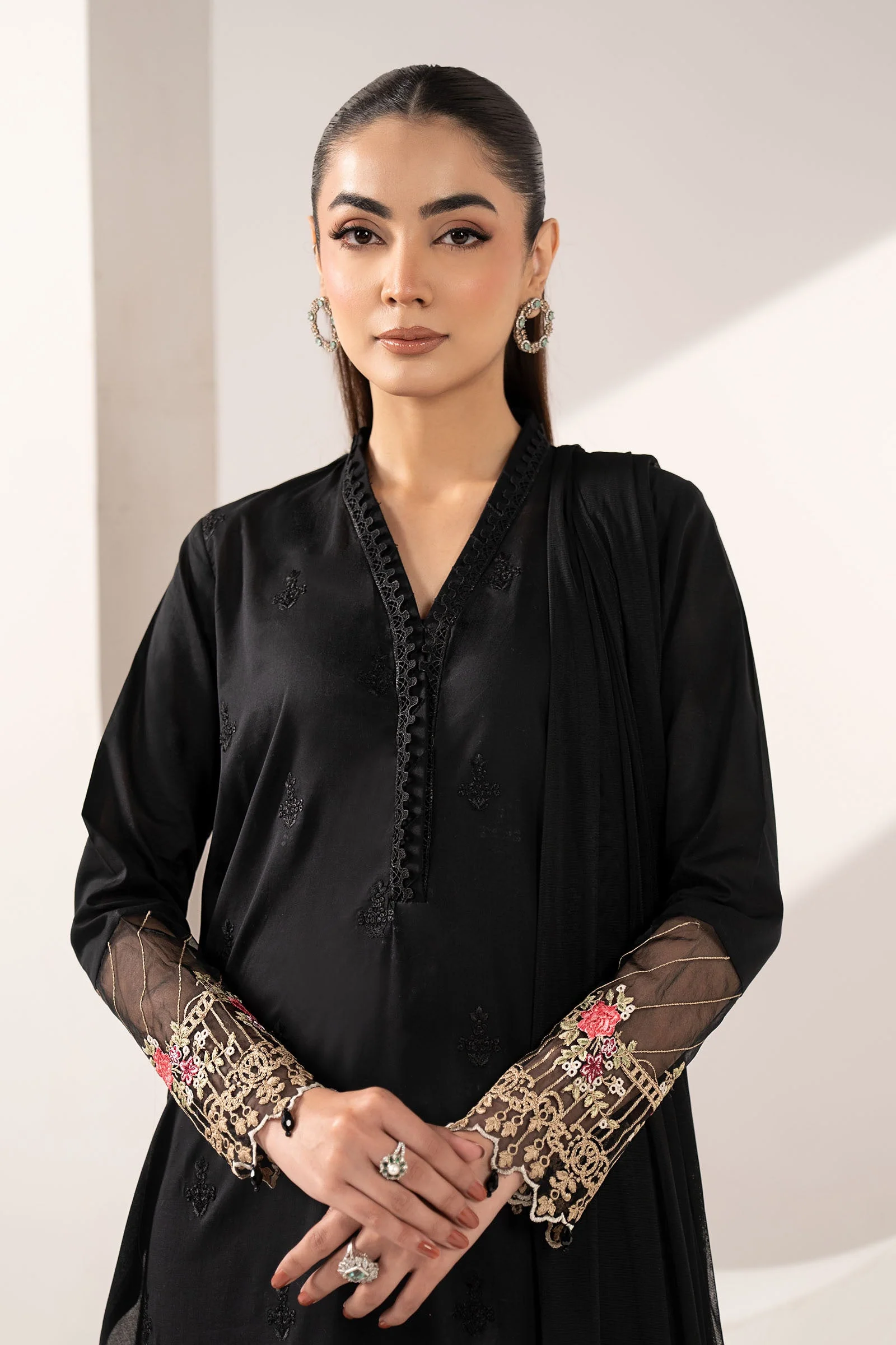 3 Piece Embroidered Lawn Suit - Image 2