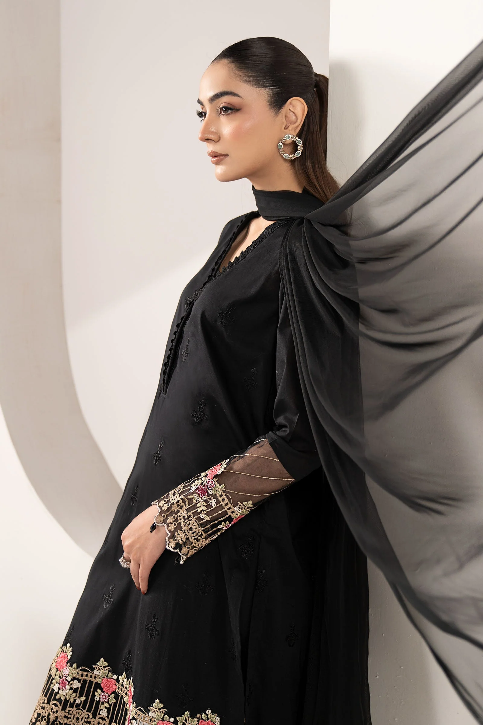 3 Piece Embroidered Lawn Suit - Image 3