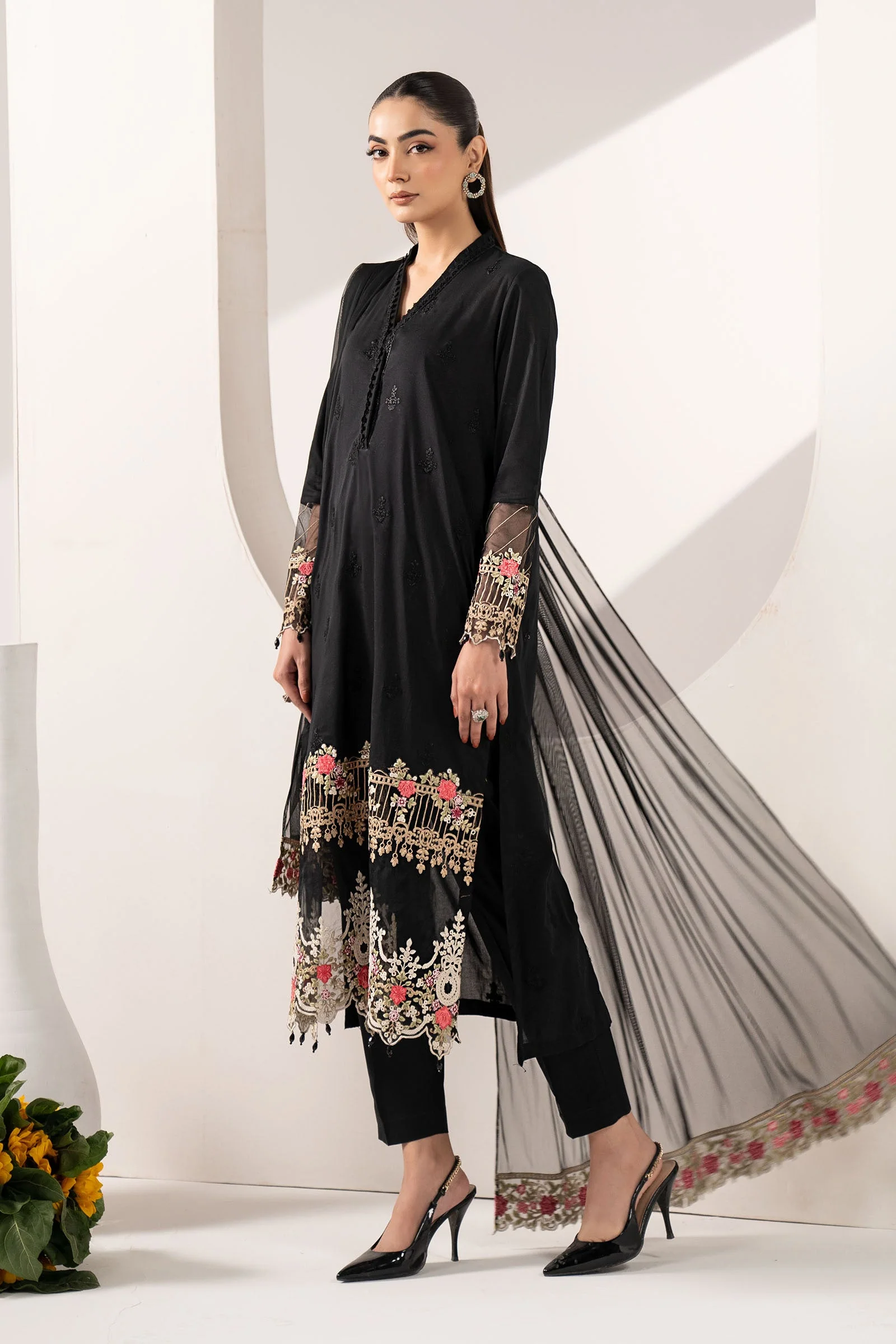 3 Piece Embroidered Lawn Suit - Image 7