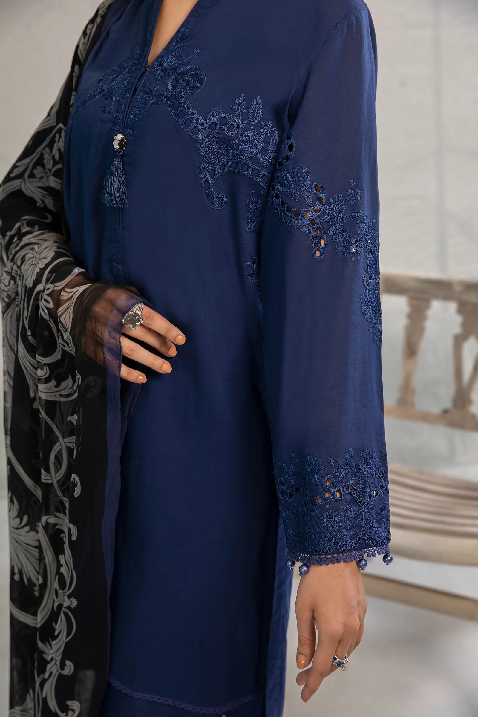 3 Piece Embroidered Lawn Suit - Image 3