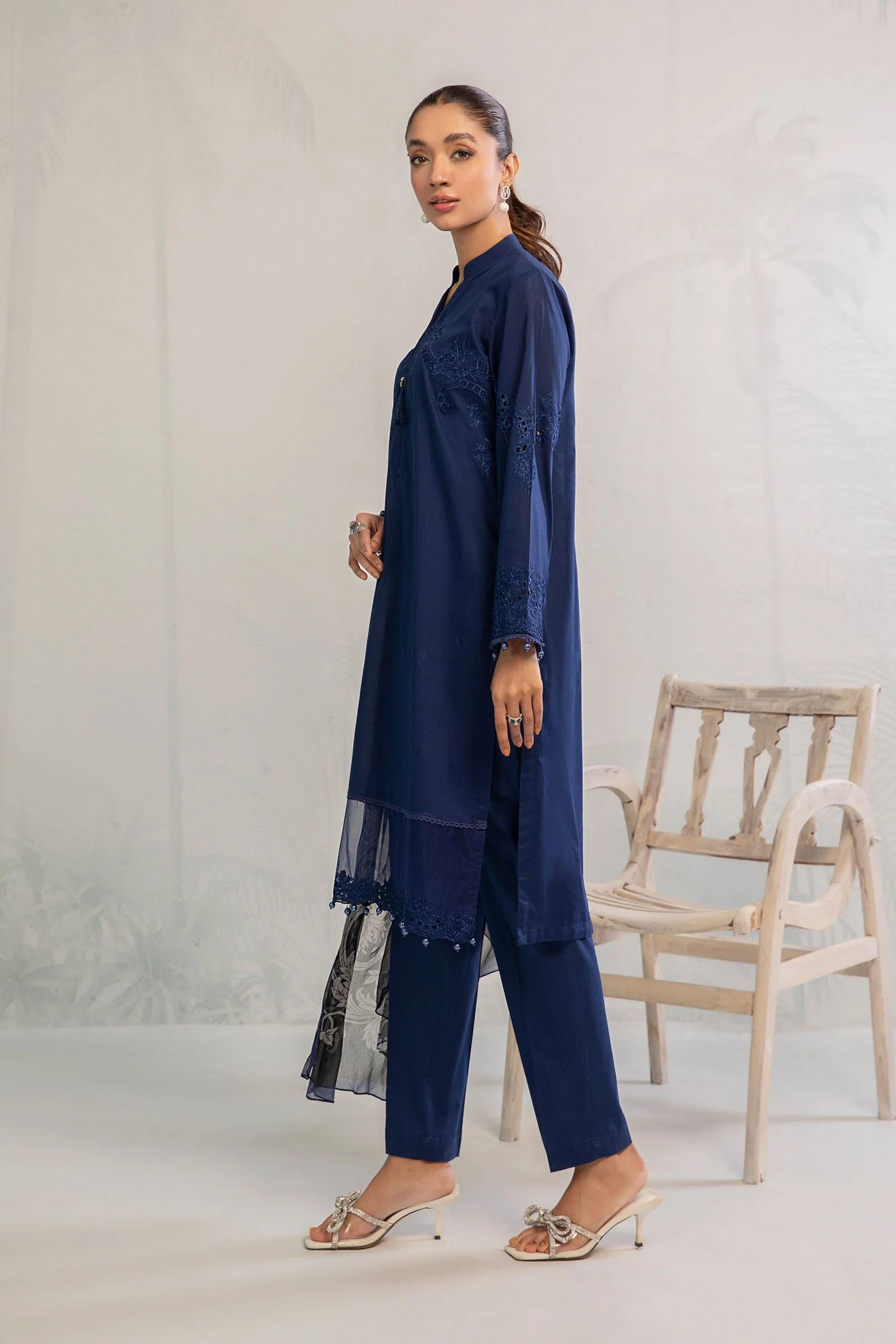 3 Piece Embroidered Lawn Suit - Image 5