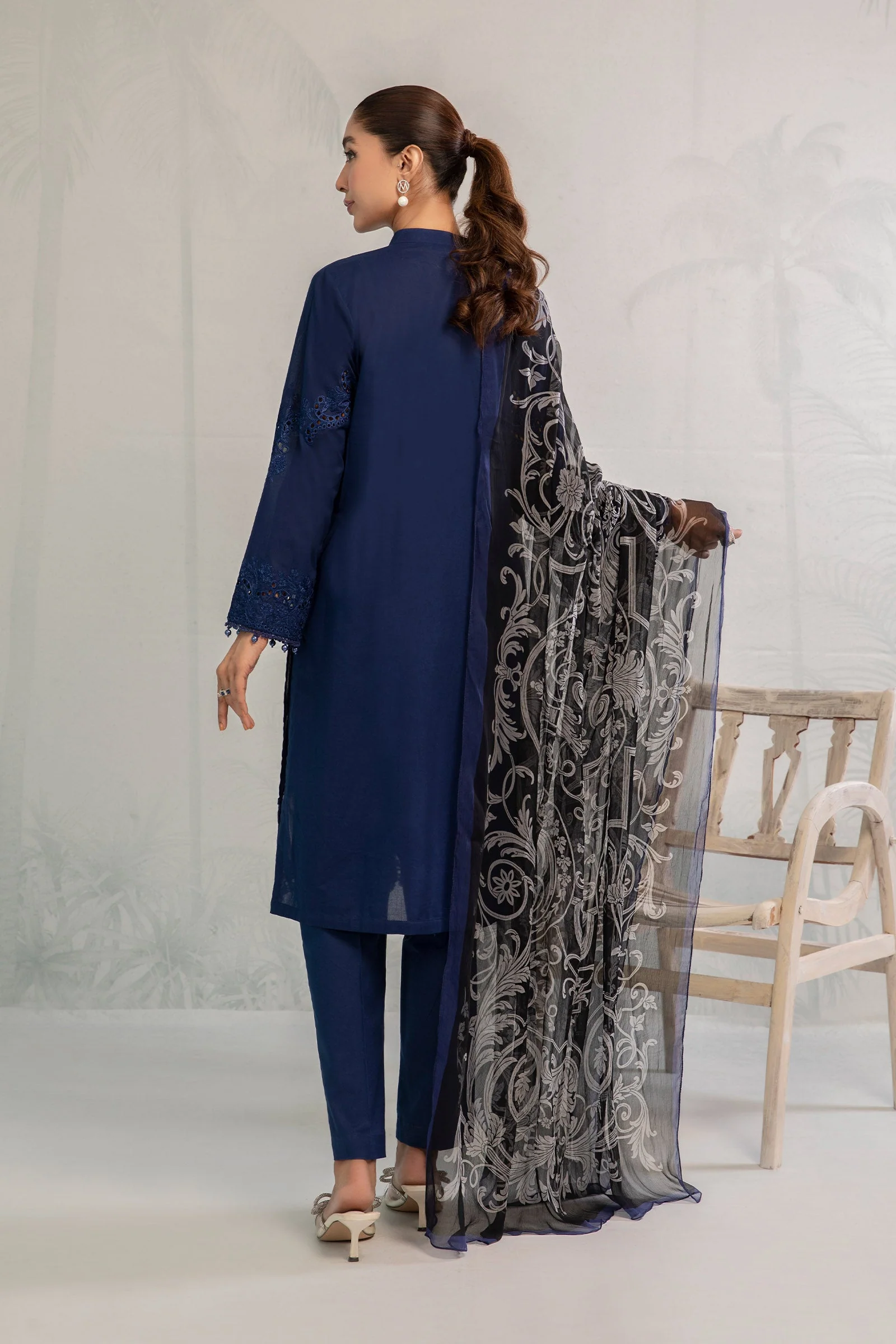3 Piece Embroidered Lawn Suit - Image 6