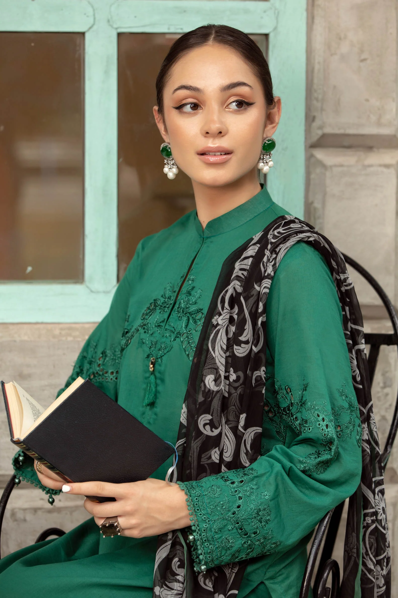 3 Piece Embroidered Lawn Suit - Image 3