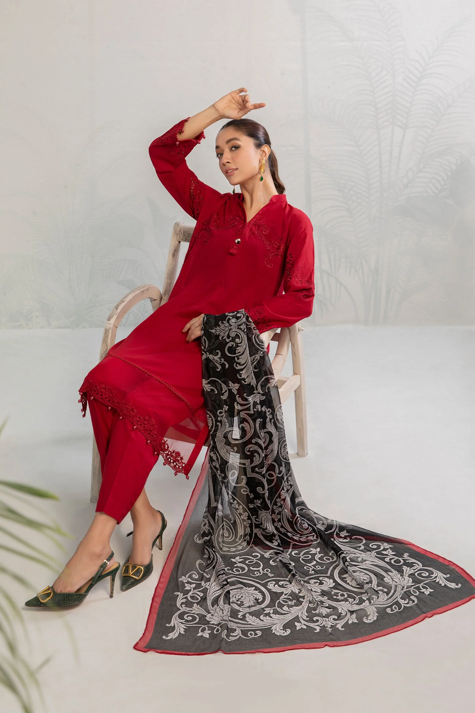3 Piece Embroidered Lawn Suit - Image 2