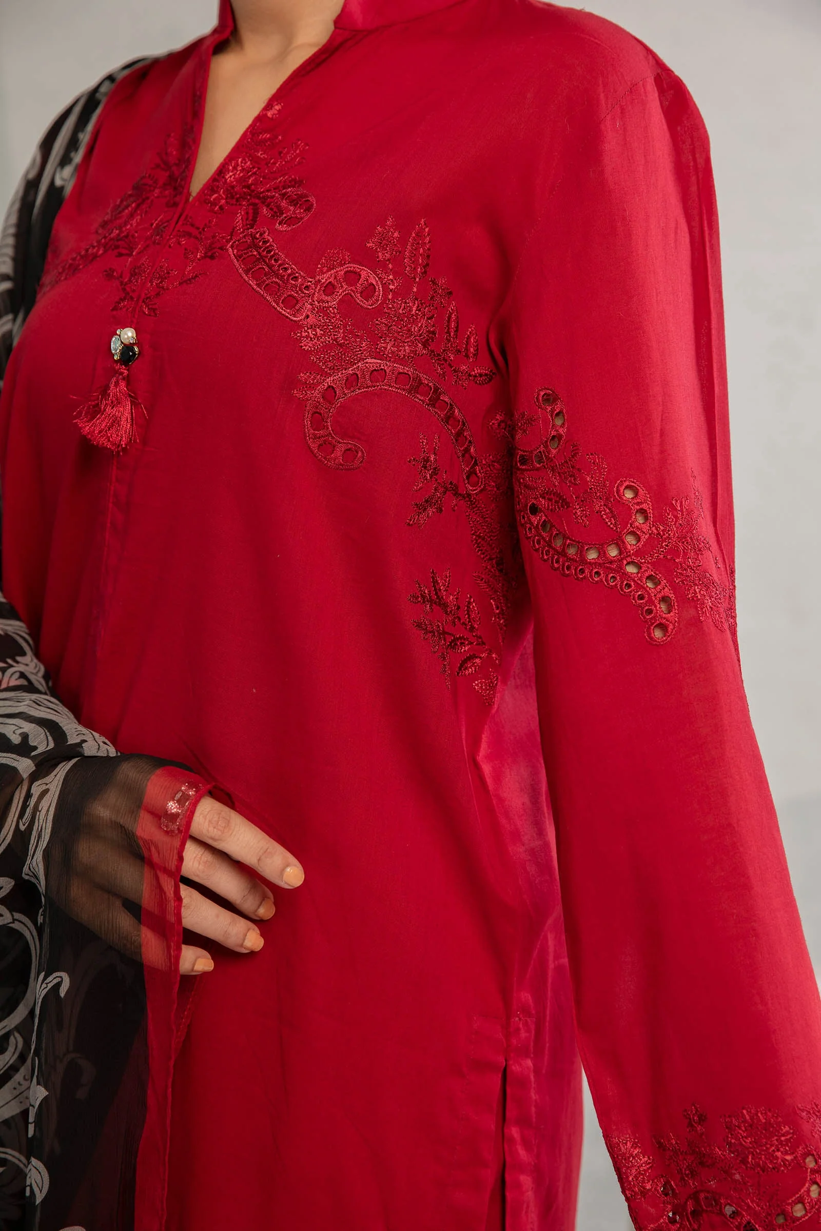 3 Piece Embroidered Lawn Suit - Image 3
