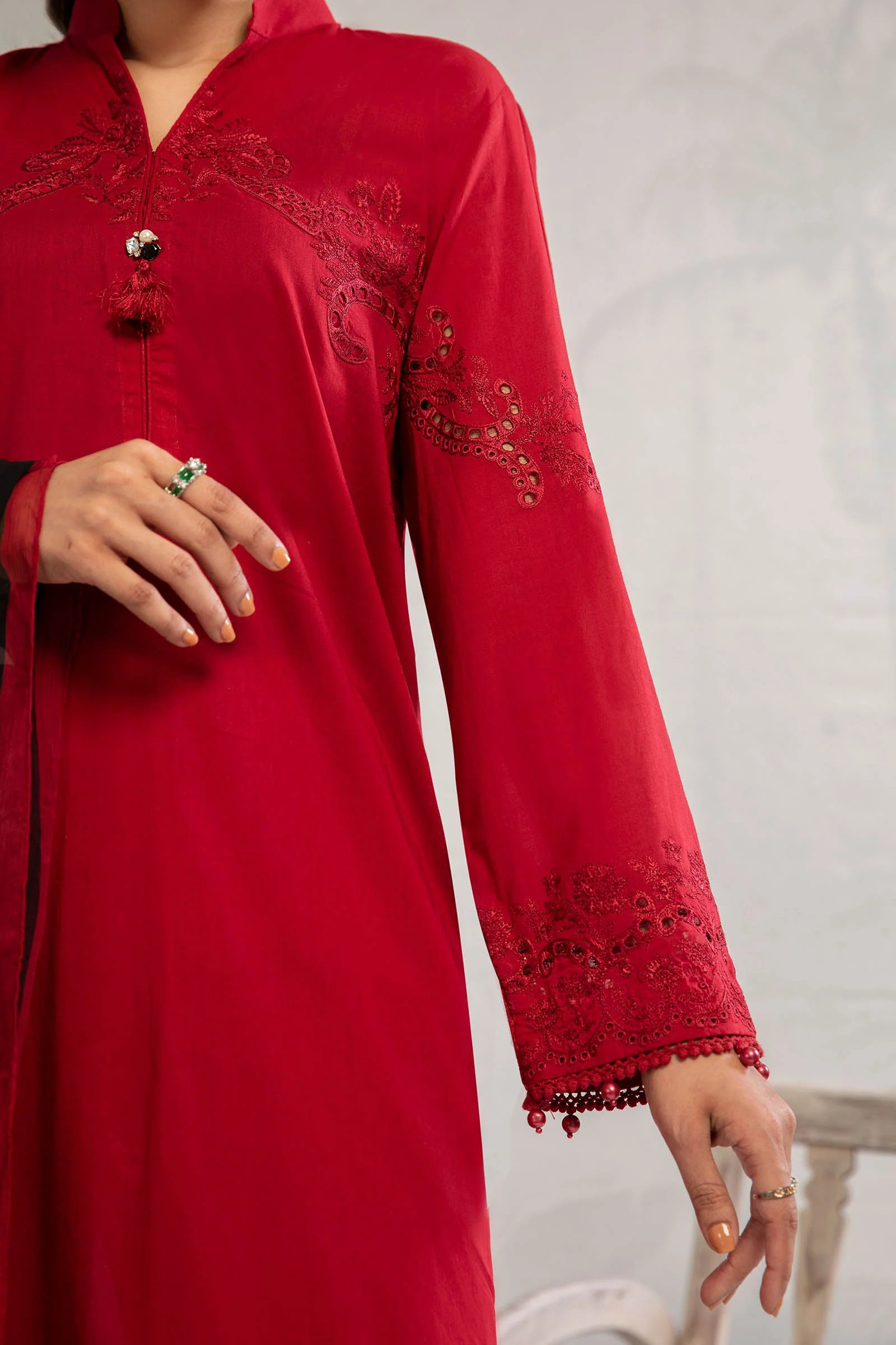 3 Piece Embroidered Lawn Suit - Image 4