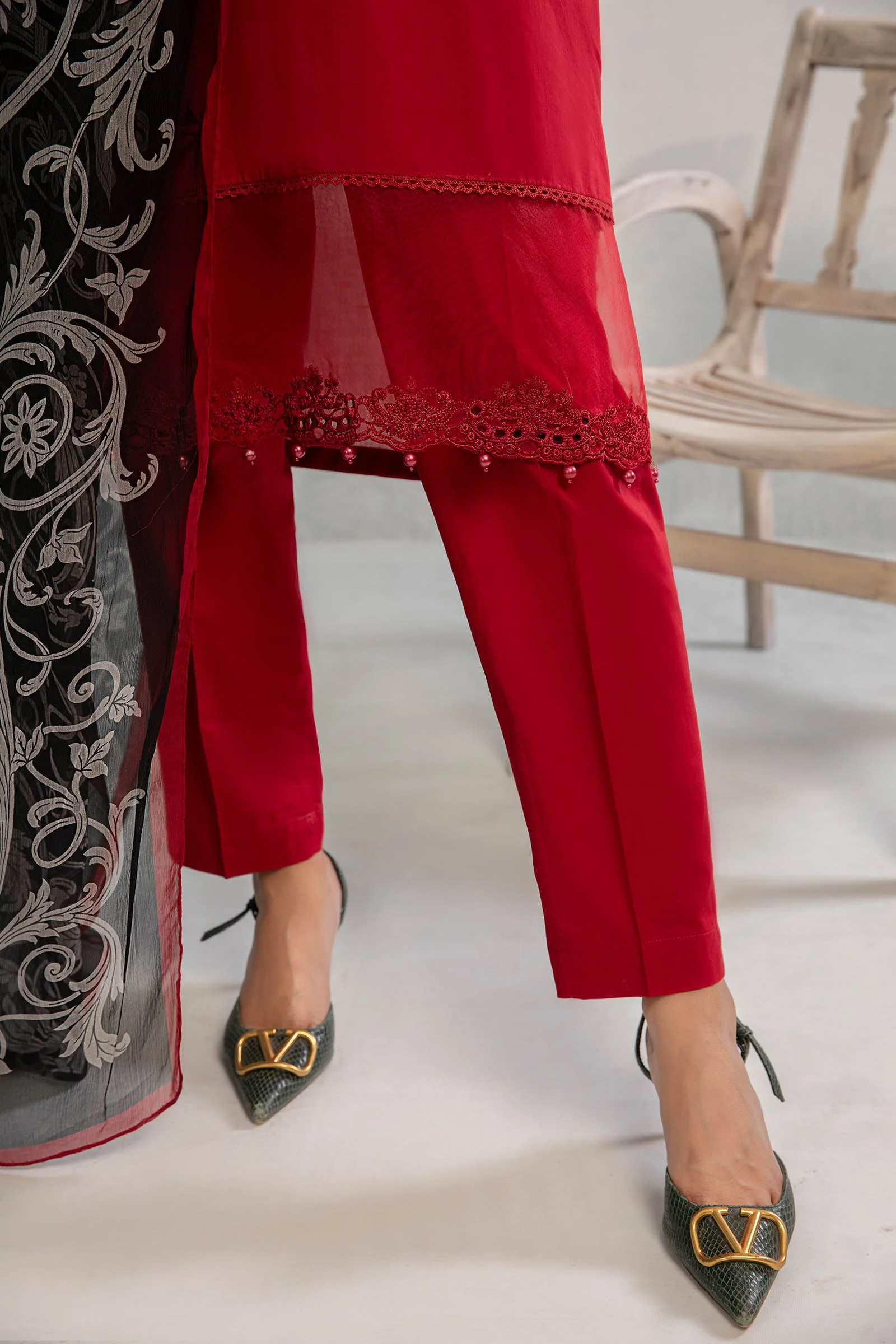 3 Piece Embroidered Lawn Suit - Image 5
