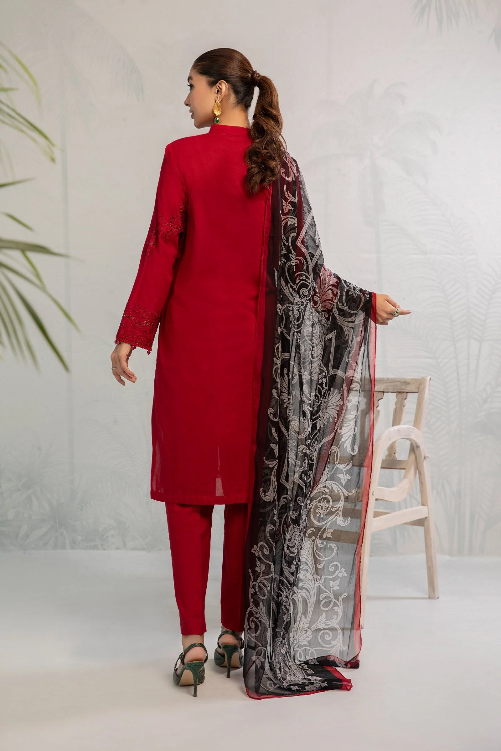 3 Piece Embroidered Lawn Suit - Image 7