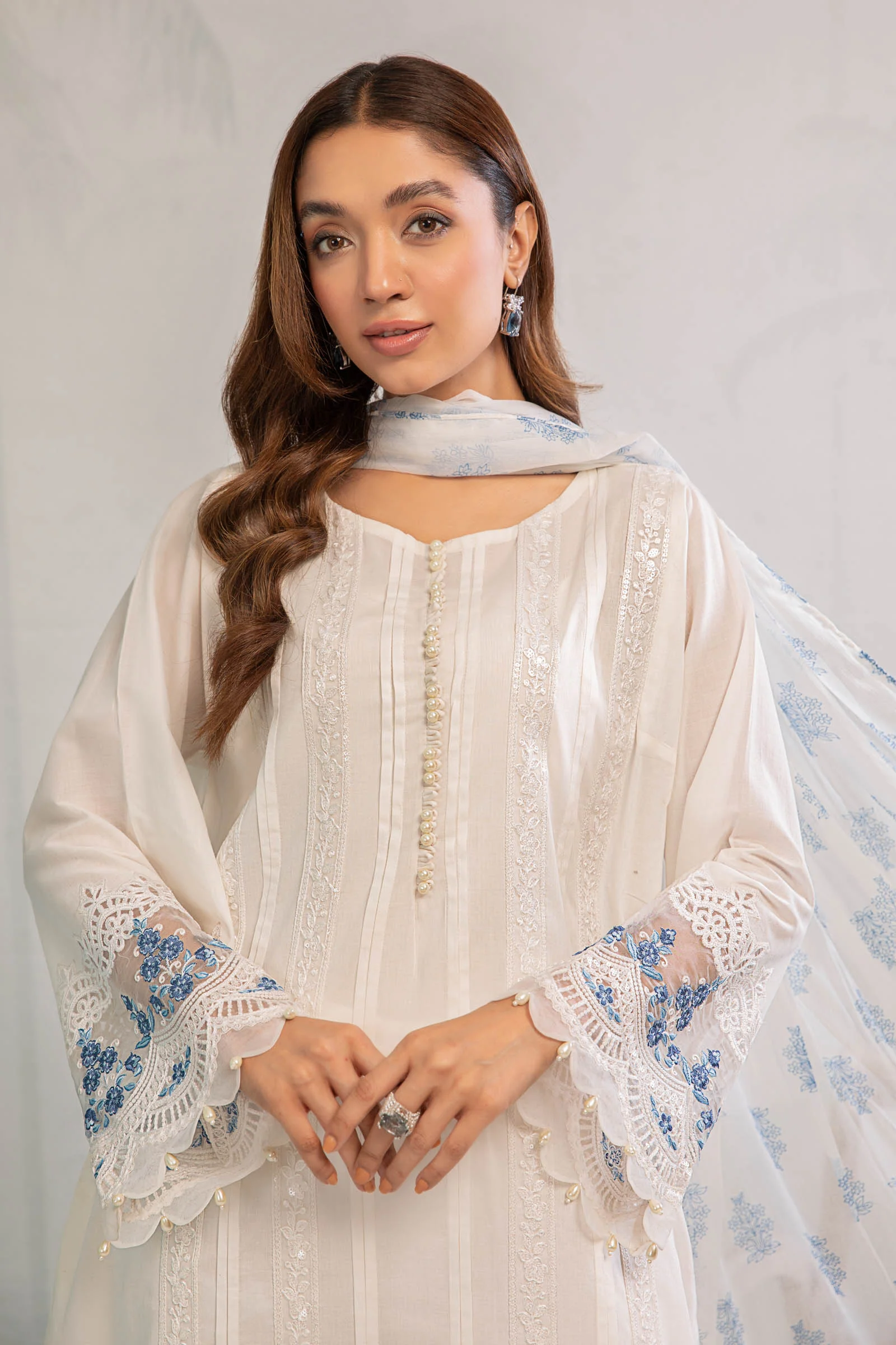 3 Piece Embroidered Lawn Suit - Image 2