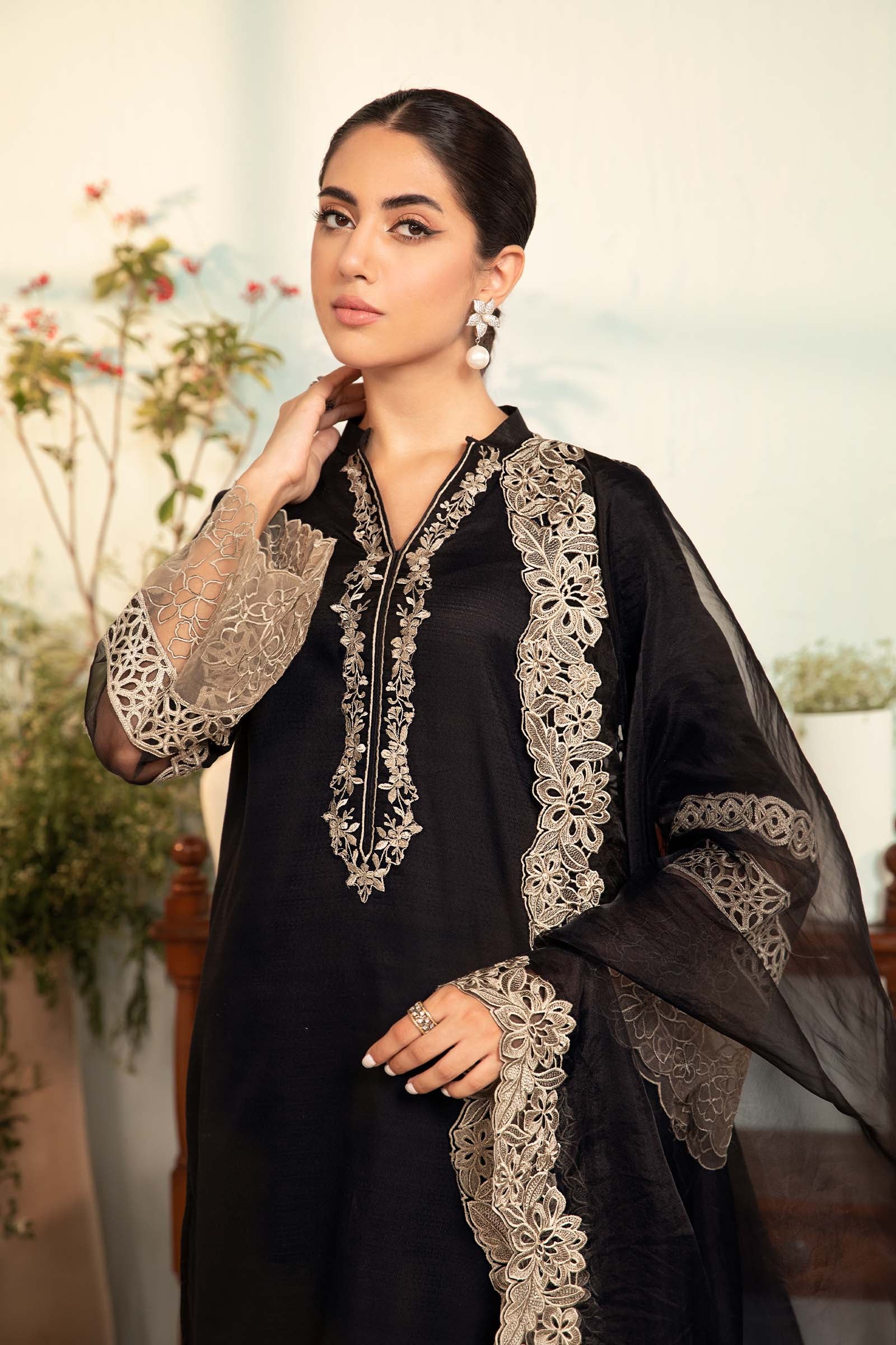 3 Piece Embroidered Lawn Suit - Image 2