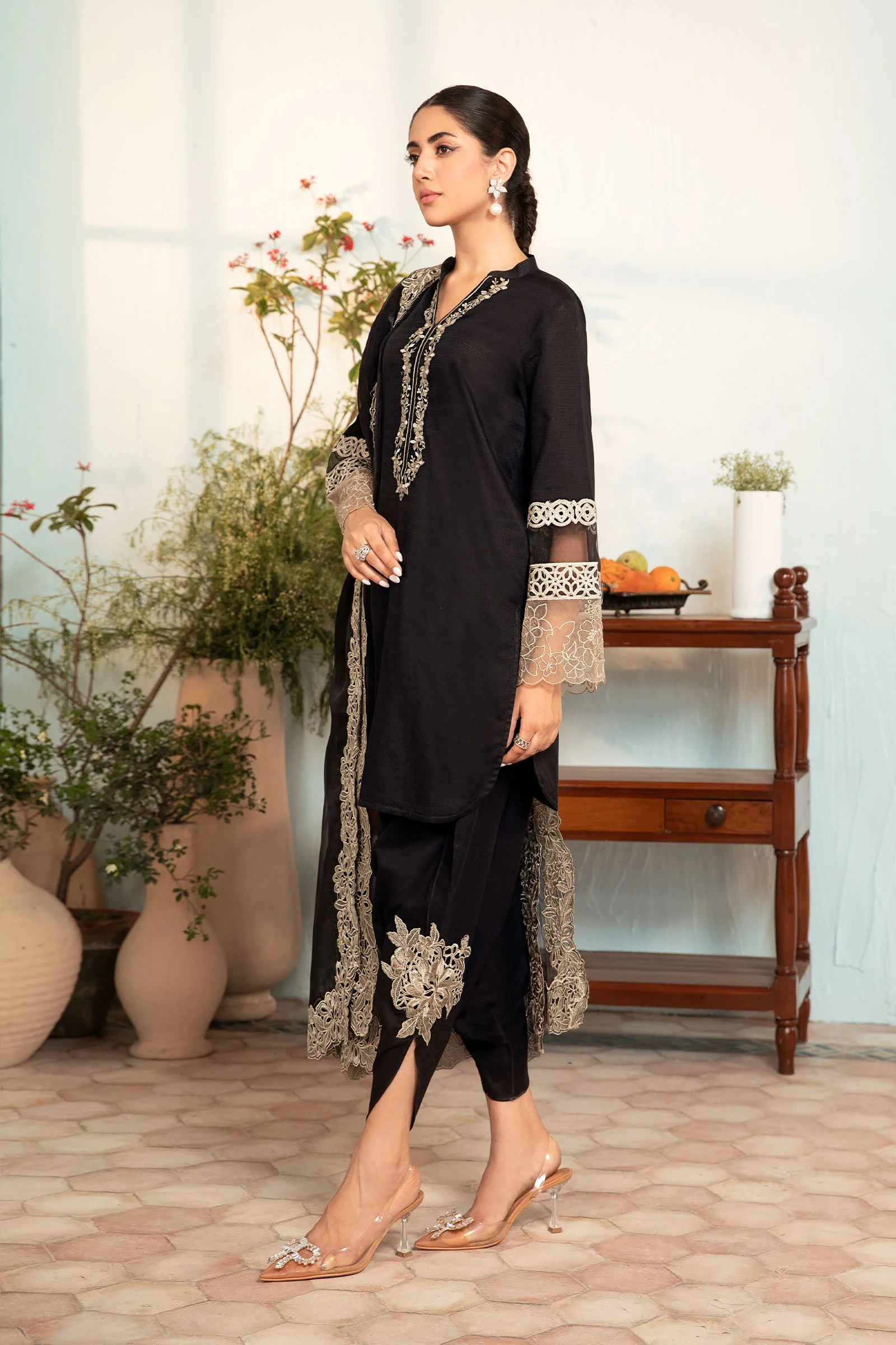3 Piece Embroidered Lawn Suit - Image 5