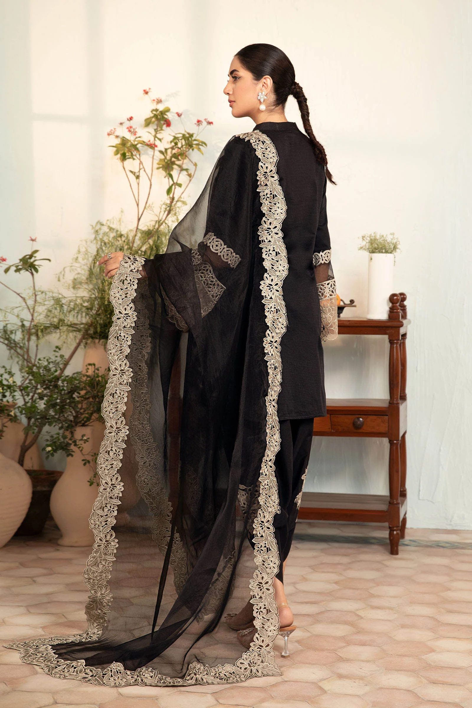 3 Piece Embroidered Lawn Suit - Image 6