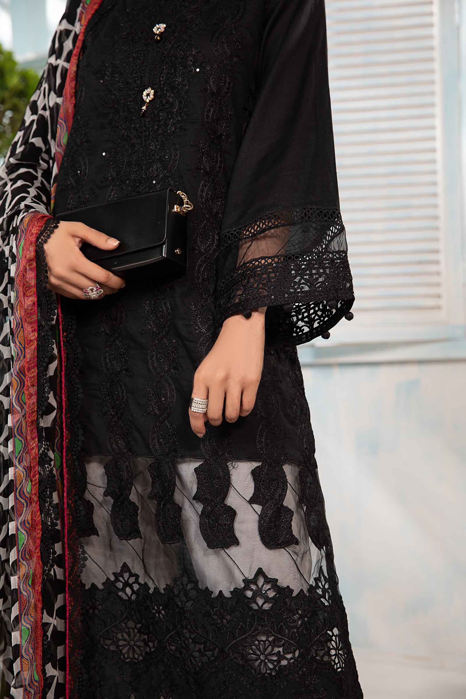 3 Piece Embroidered Lawn Suit - Image 4