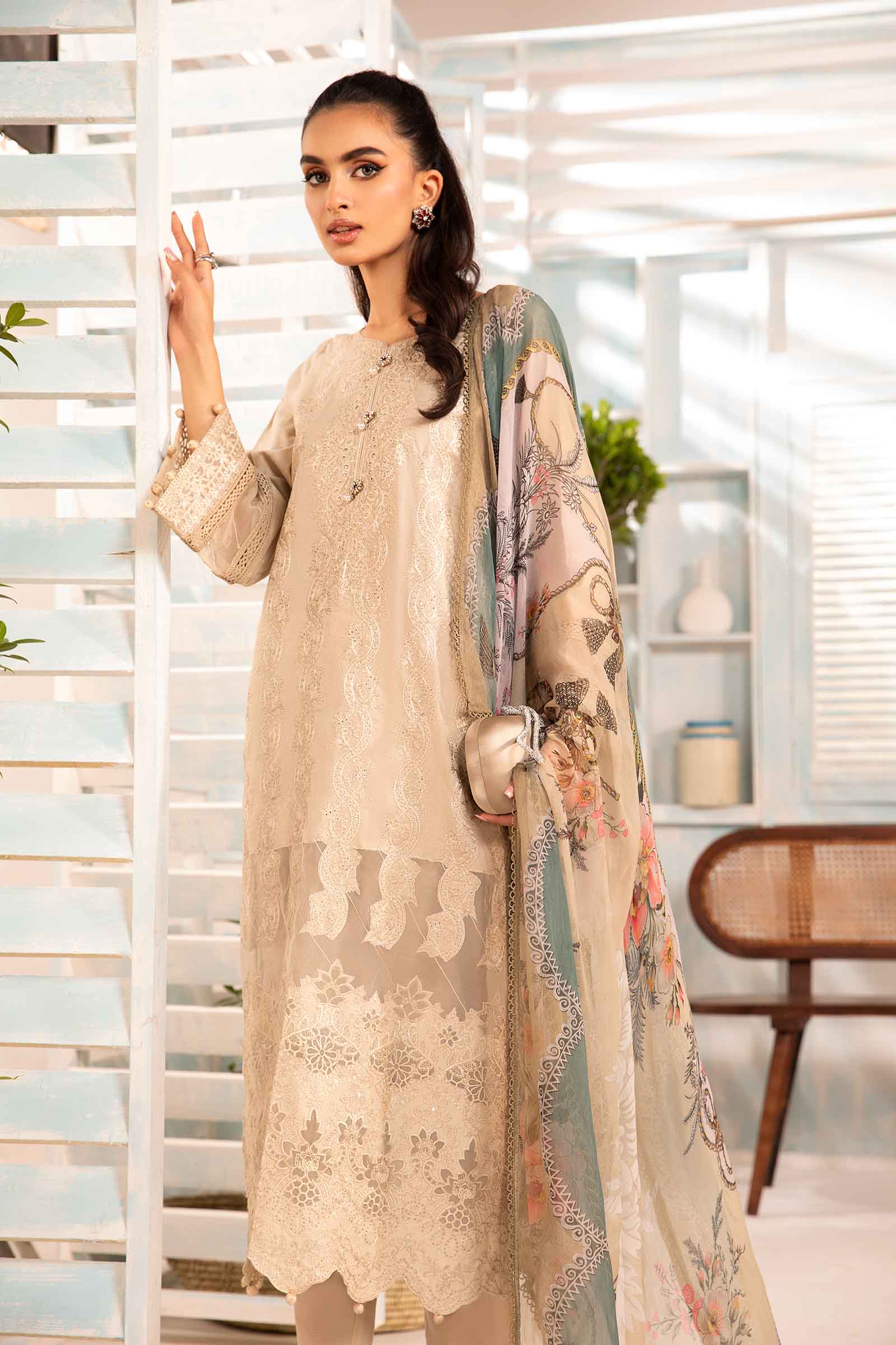 3 Piece Embroidered Lawn Suit - Image 2