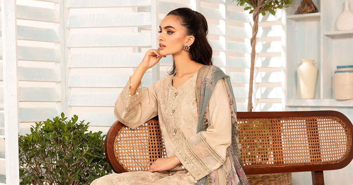 3 Piece Embroidered Lawn Suit - Image 6