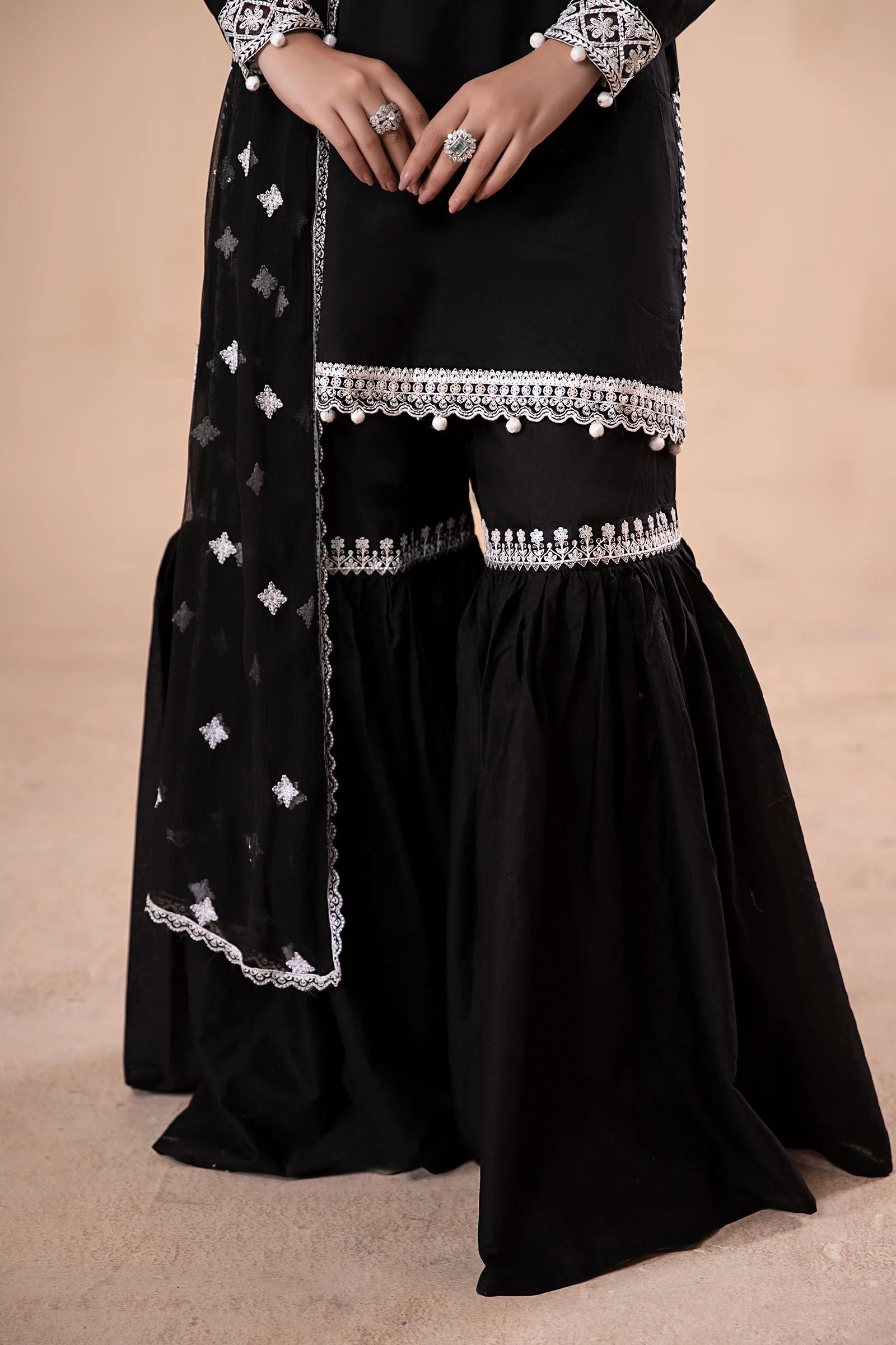 3 Piece Embroidered Lawn Suit - Image 2