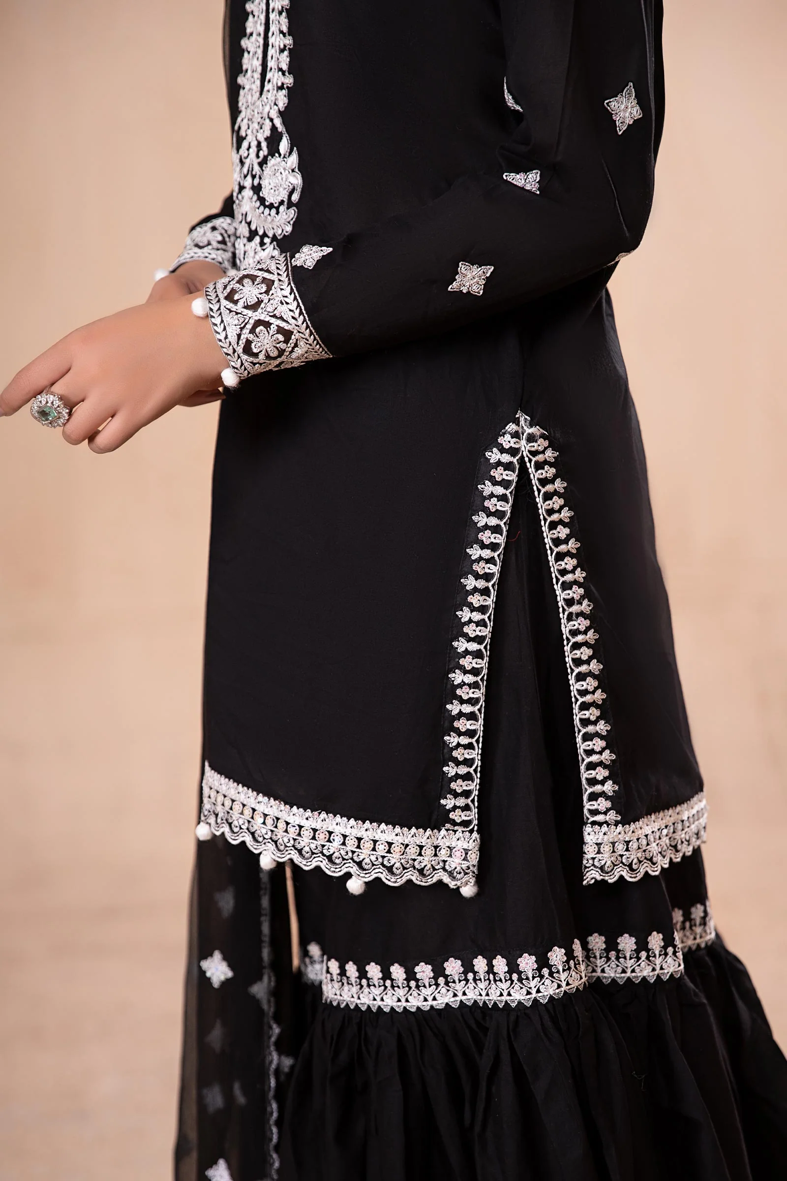 3 Piece Embroidered Lawn Suit - Image 4
