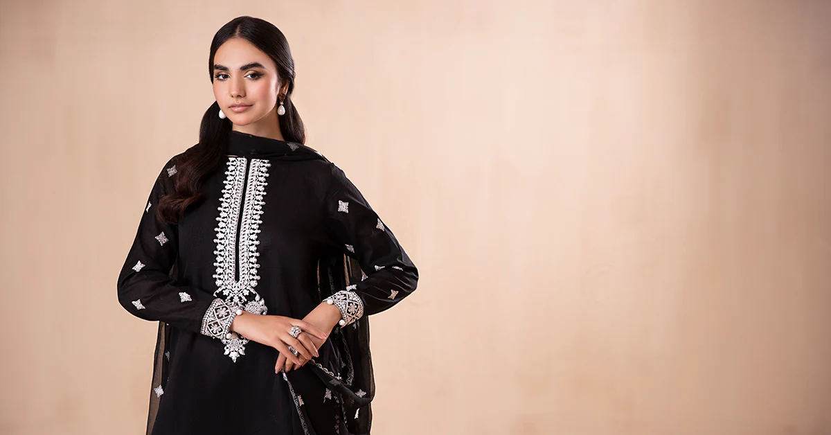 3 Piece Embroidered Lawn Suit - Image 7
