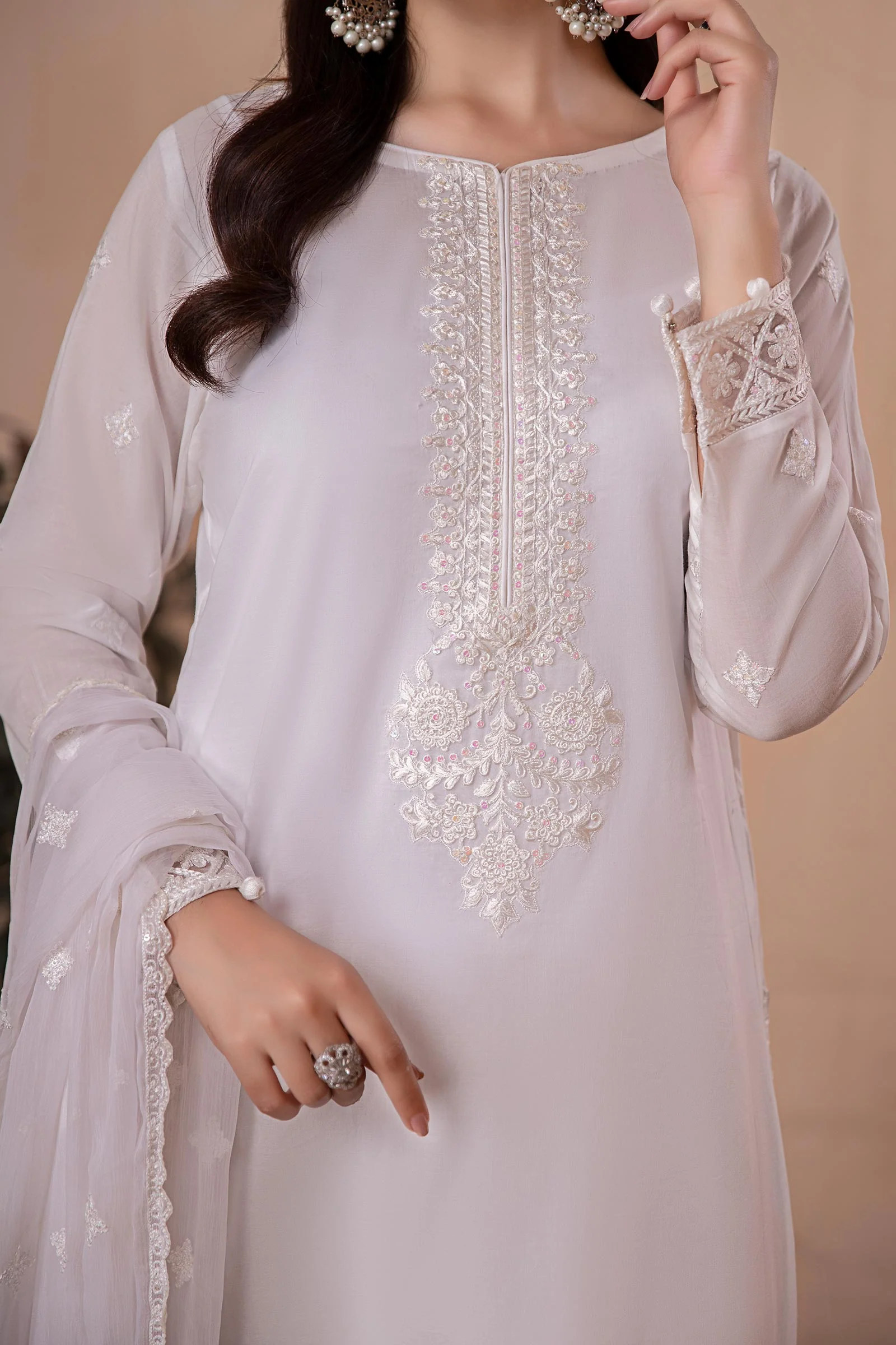 3 Piece Embroidered Lawn Suit - Image 4