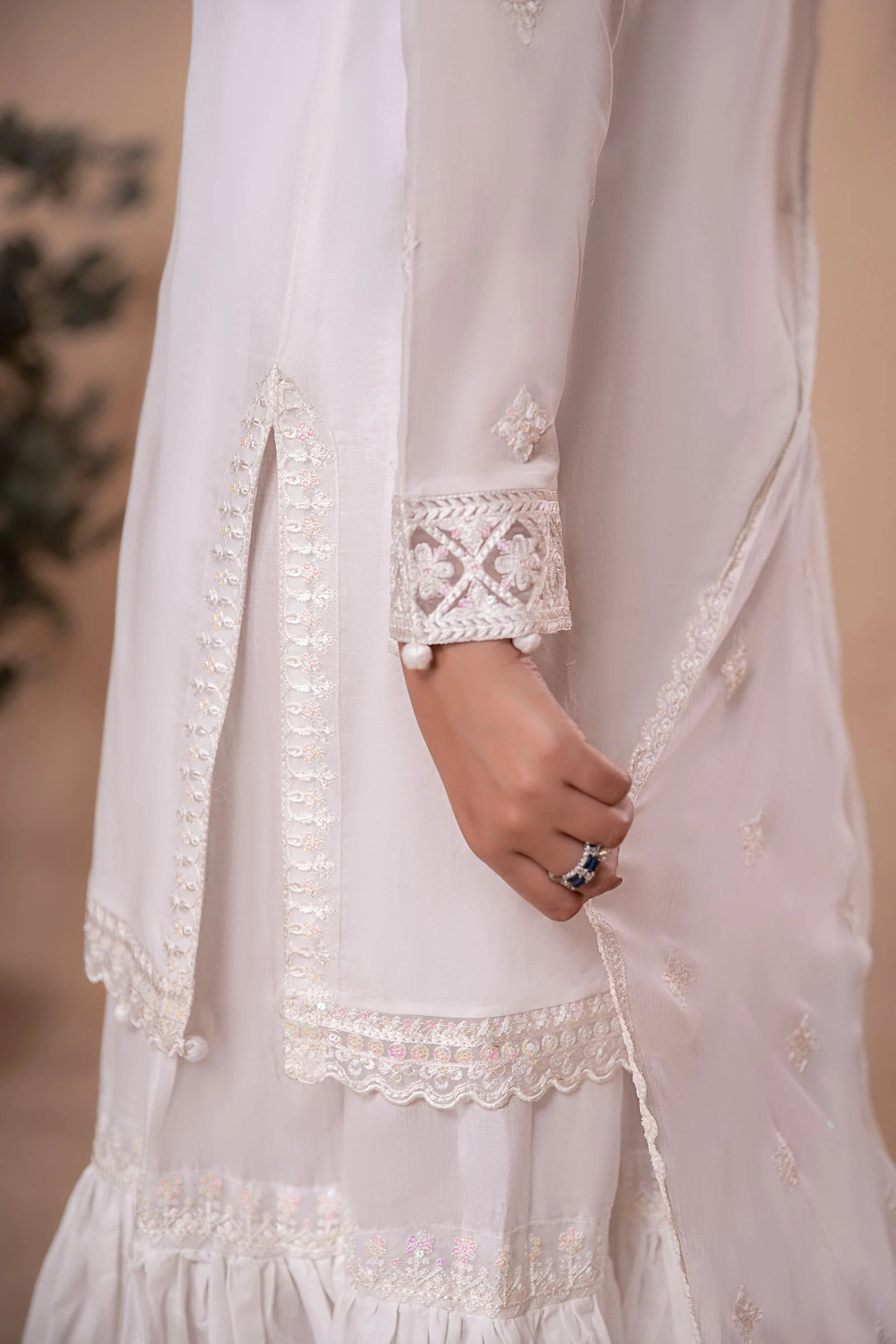 3 Piece Embroidered Lawn Suit - Image 5