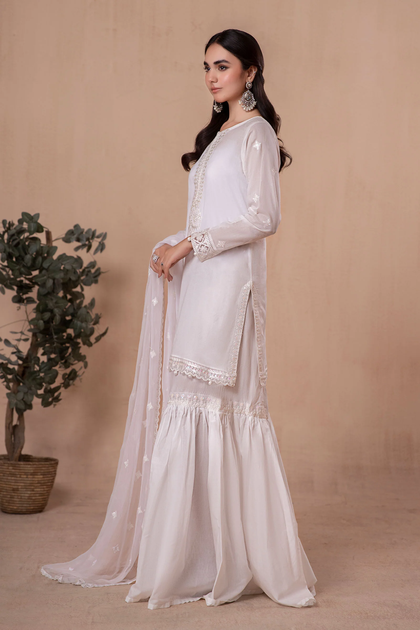 3 Piece Embroidered Lawn Suit - Image 6